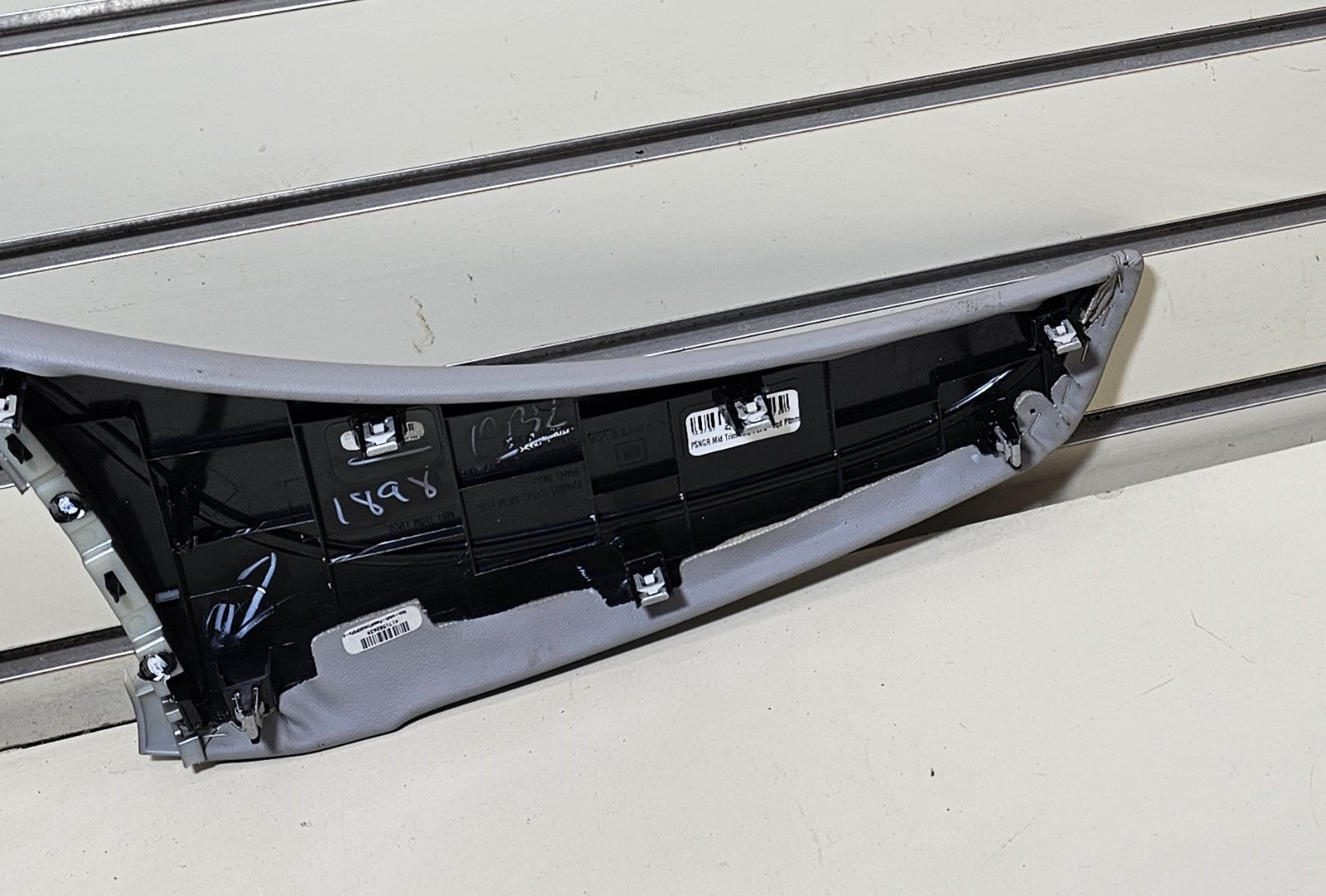 🔥17-20 CHEVROLET TRAX LS FRONT DASH PANEL TRIM BEZEL TOUCH DISPLAY RIGHT Side