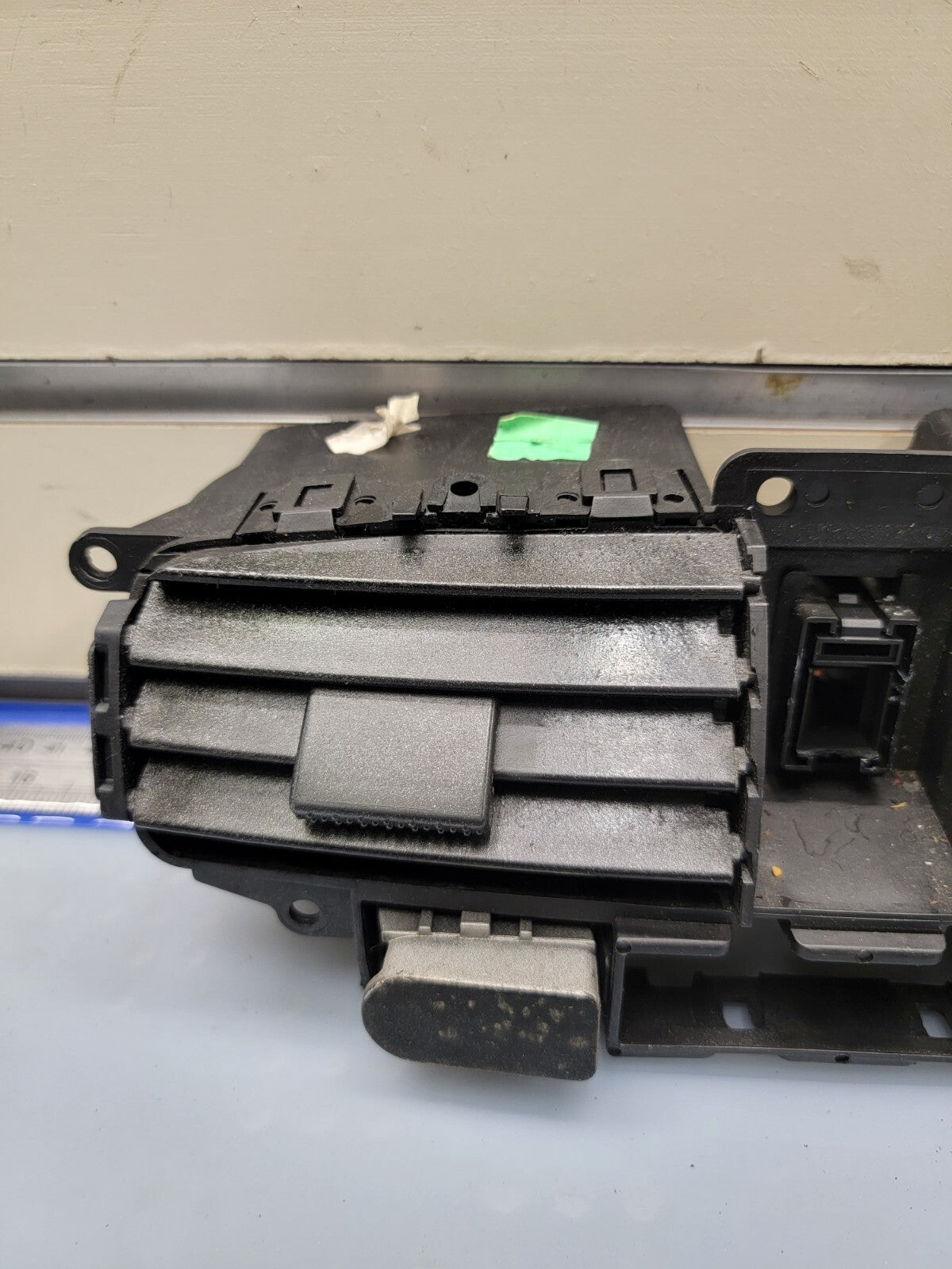 🔥05-06 Chevrolet Equinox Pontiac Torrent Front Dash Hazard AC Air Vent Grill