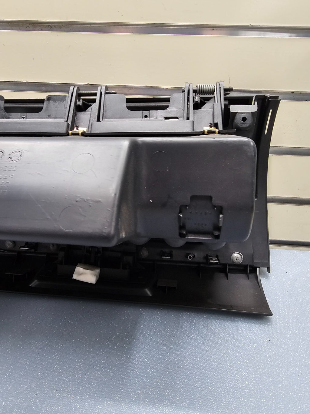 🔥08-10 TOWN COUNTRY DASH UPPER GLOVE BOX STORAGE COMPARTMENT DOOR BLACK/WOOD