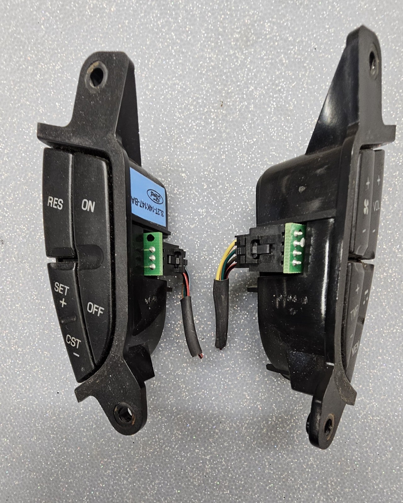 🔥02-05 EXPLORER/MERCURY 03-06 EXPEDITION STEER WHEEL CRUISE CONTROL SWITCHES