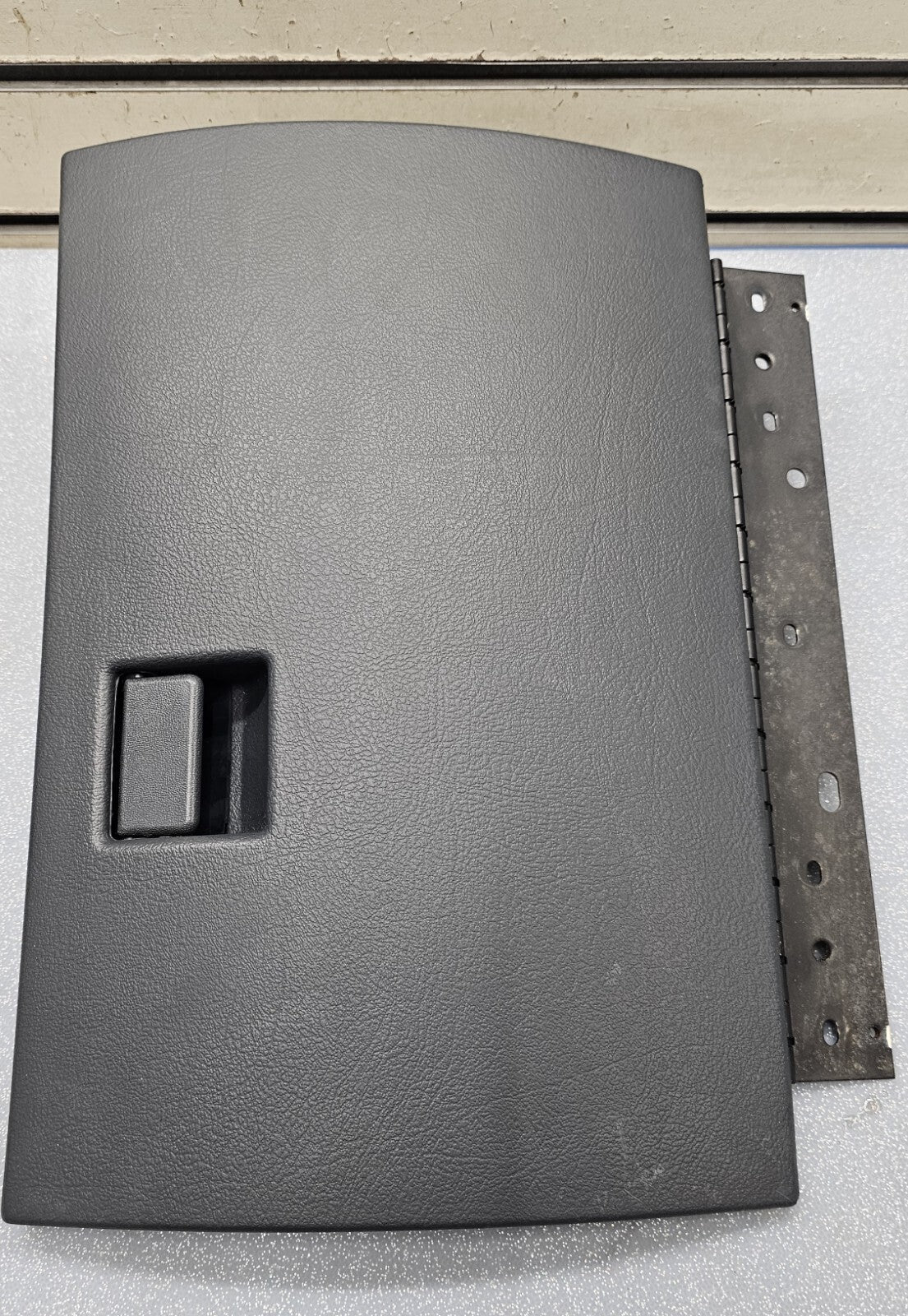 🔥00-02 Chevrolet Cavalier Glove Box Door w/Latch DARK GRAY USED