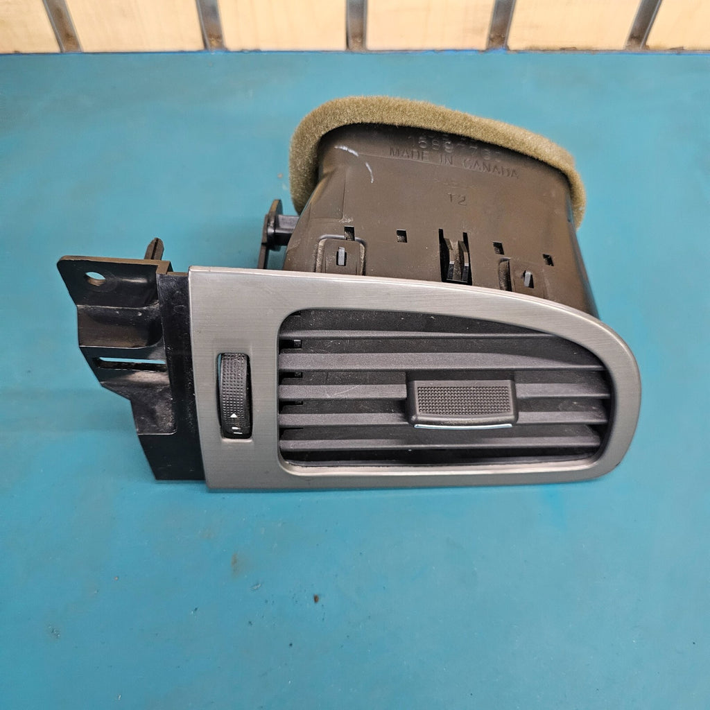 07-13 Suburban TAHOE YUKON Dash A/C Air Vent Front RIGHT Metal SILVER VT16