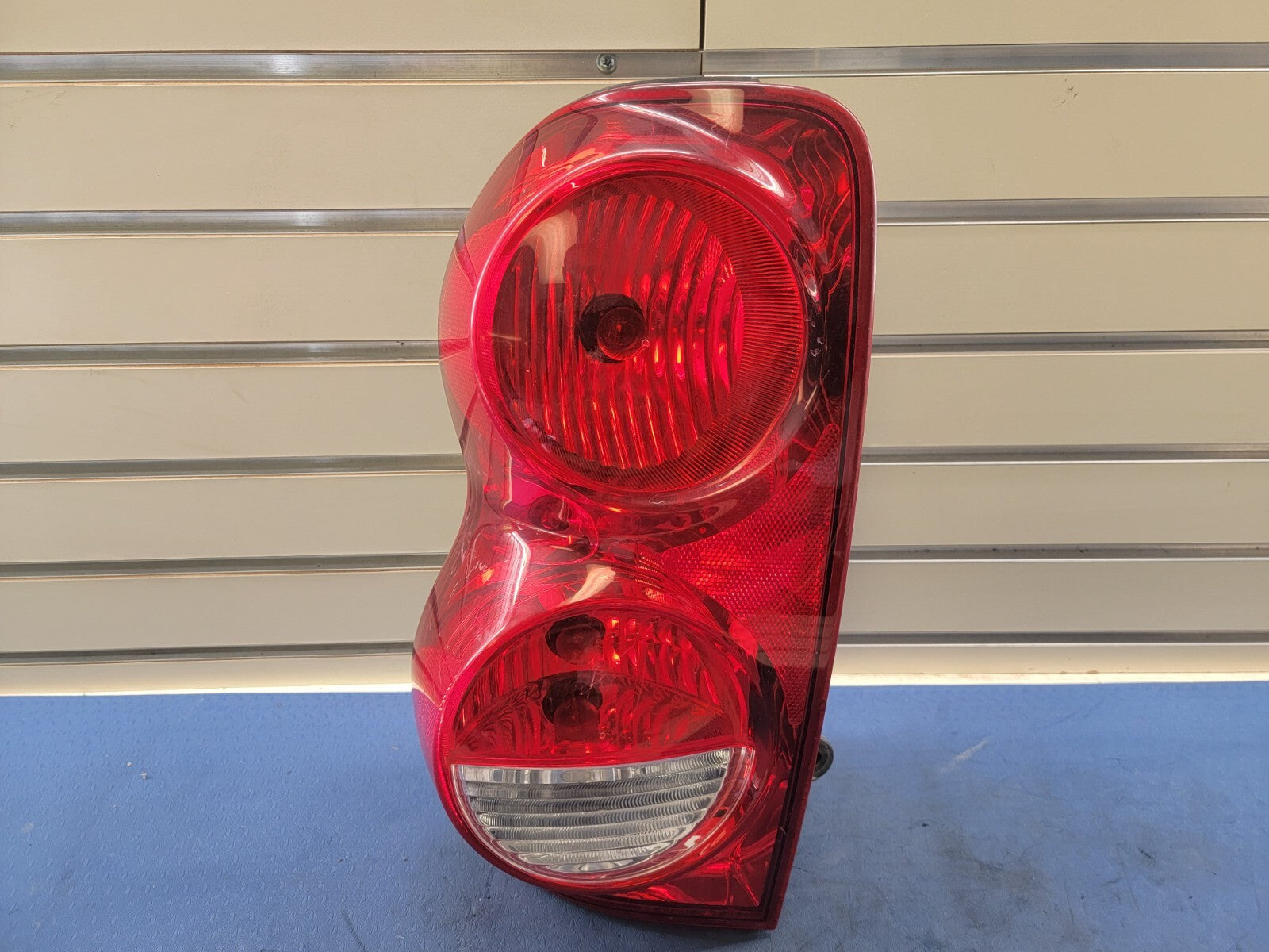 🔥2004-2009 Dodge Durango driver Side Lens and Housing Tail Light Lamp