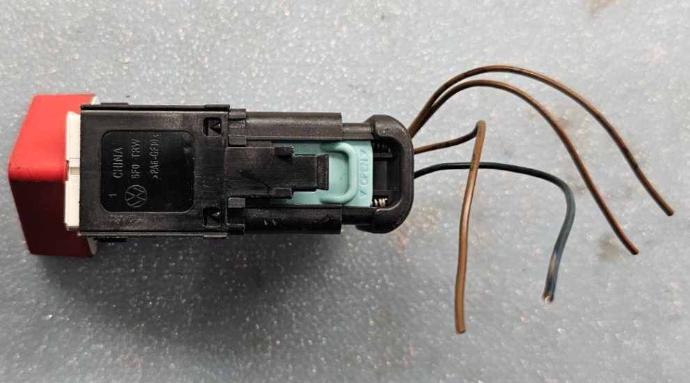 🔥09-11 Volkswagen Tiguan Hazard Emergency Flasher Warning Switch Button OEM