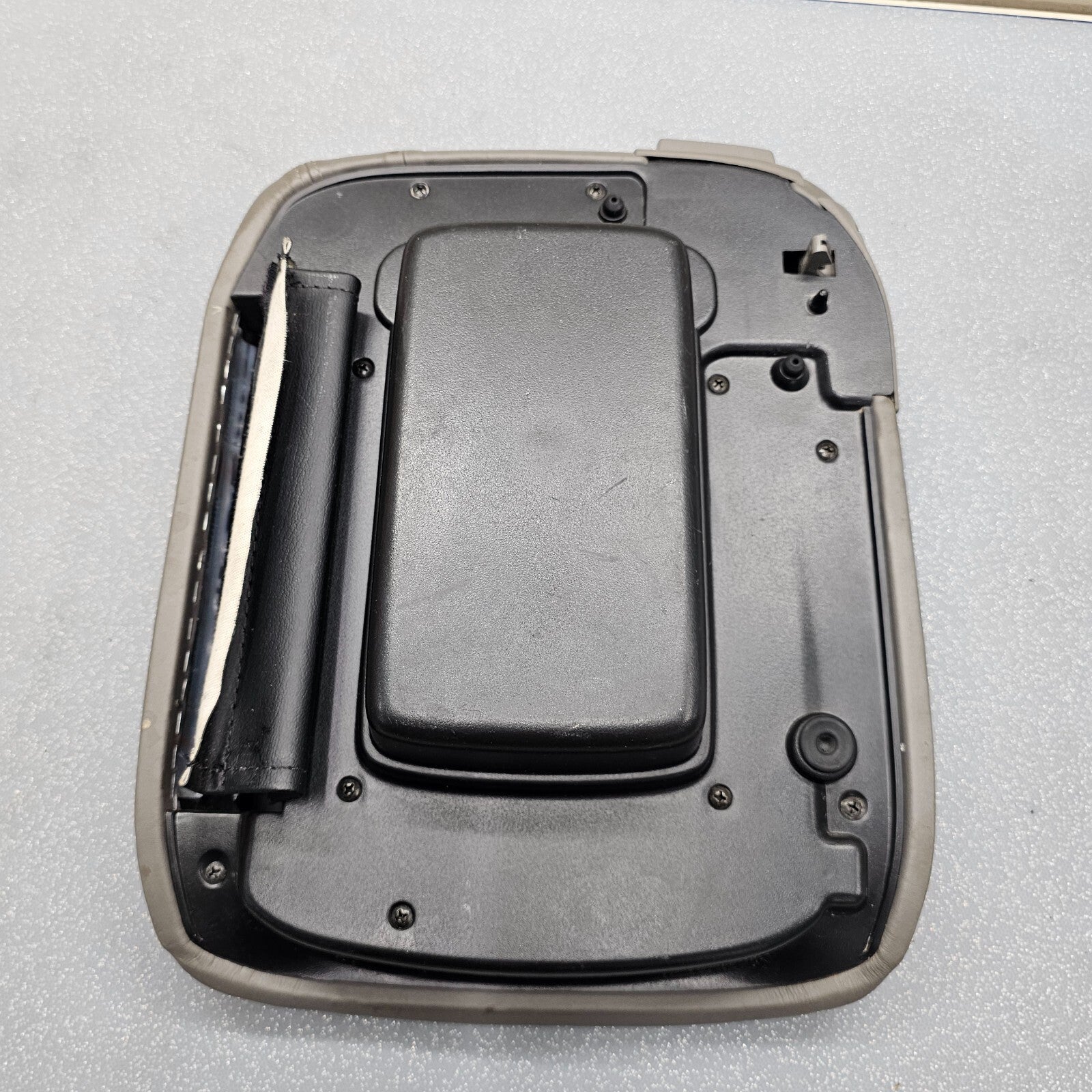 🔥01-02 Yukon Escalade Center Console Armrest Lid Cover Assembly LIGHT GRAY L8