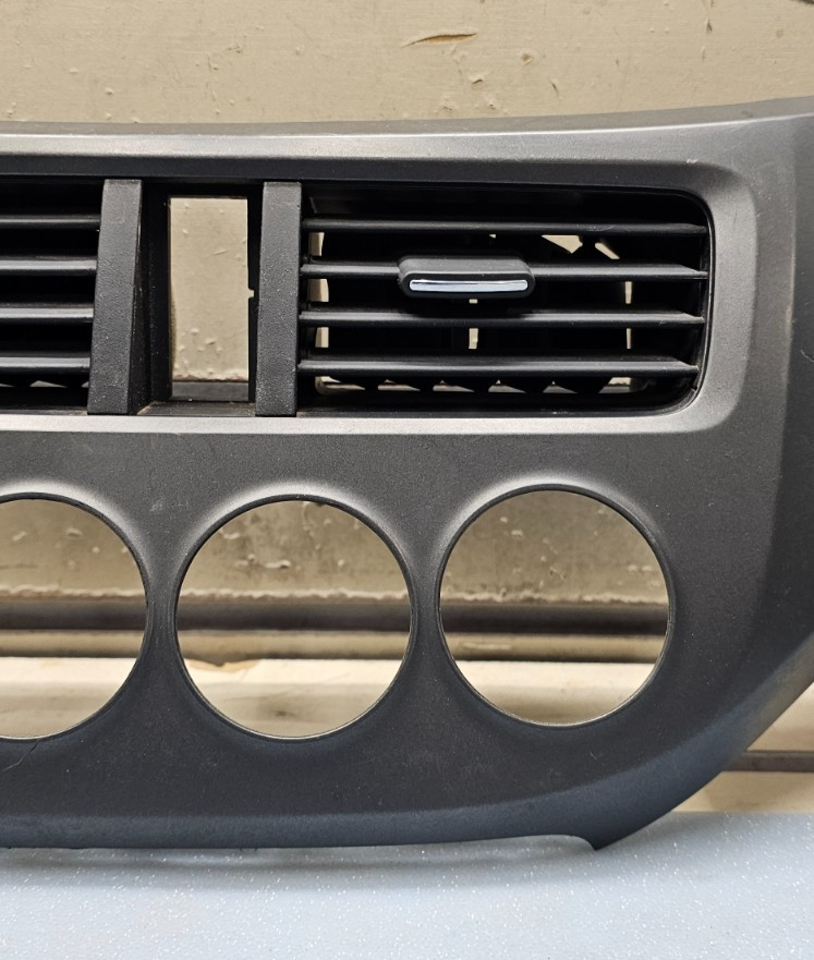 05-10 Honda Odyssey Center Dash Radio Climate Control Bezel Trim Panel Dark Gray