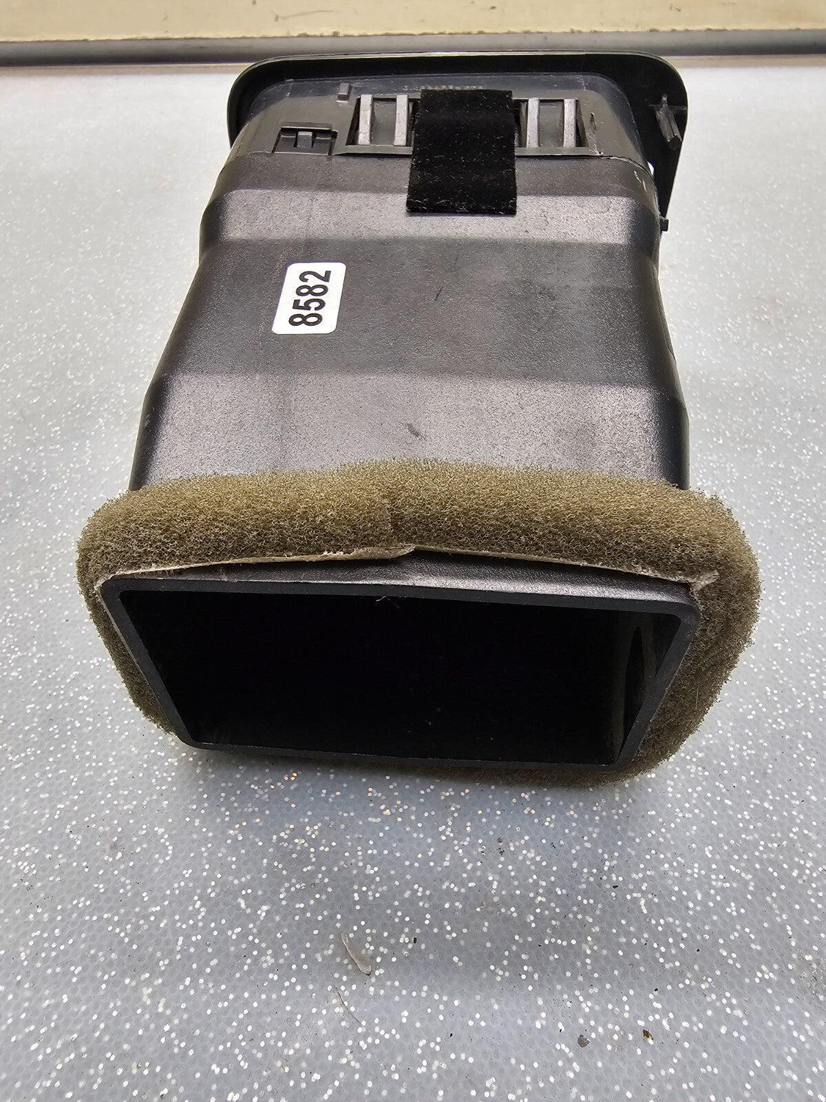 99-06 Silverado ESCALADE Dash A/C Heater AIR VENT Passenger Right GRAPHITE VT11