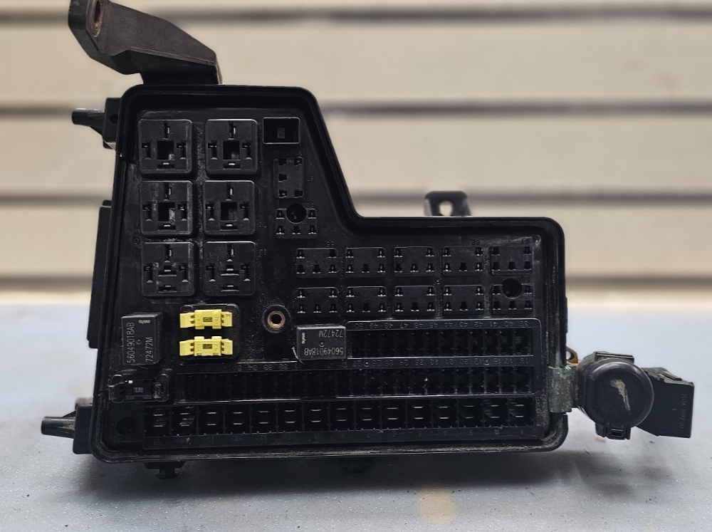 🔥02-05 DODGE RAM INTEGRATED POWER DISTRIBUTION MODULE FUSE BOX OEM