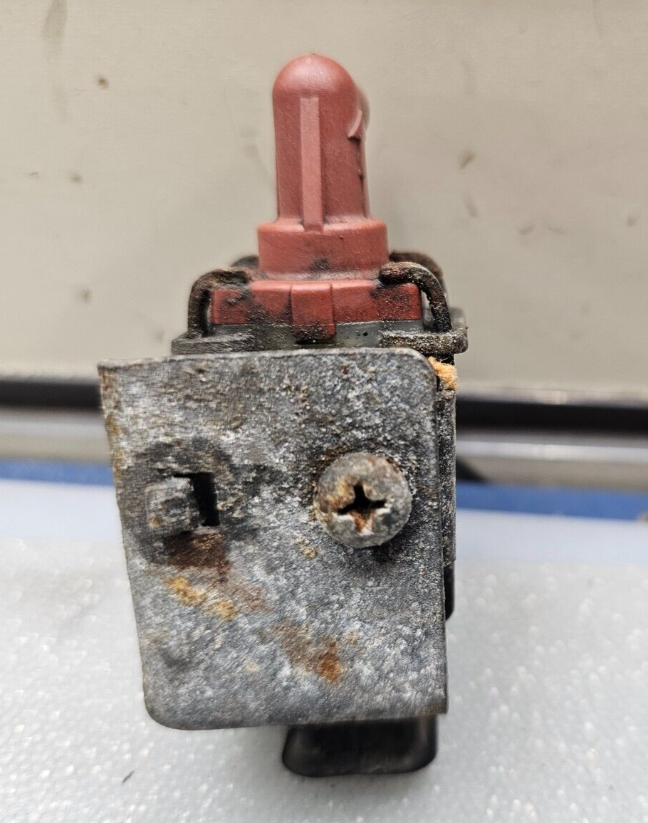 98-02 TOYOTA COROLLA OEM PURGE VACUUM SWITCH VALVE VSV90910-12211/25860-0D010/TC