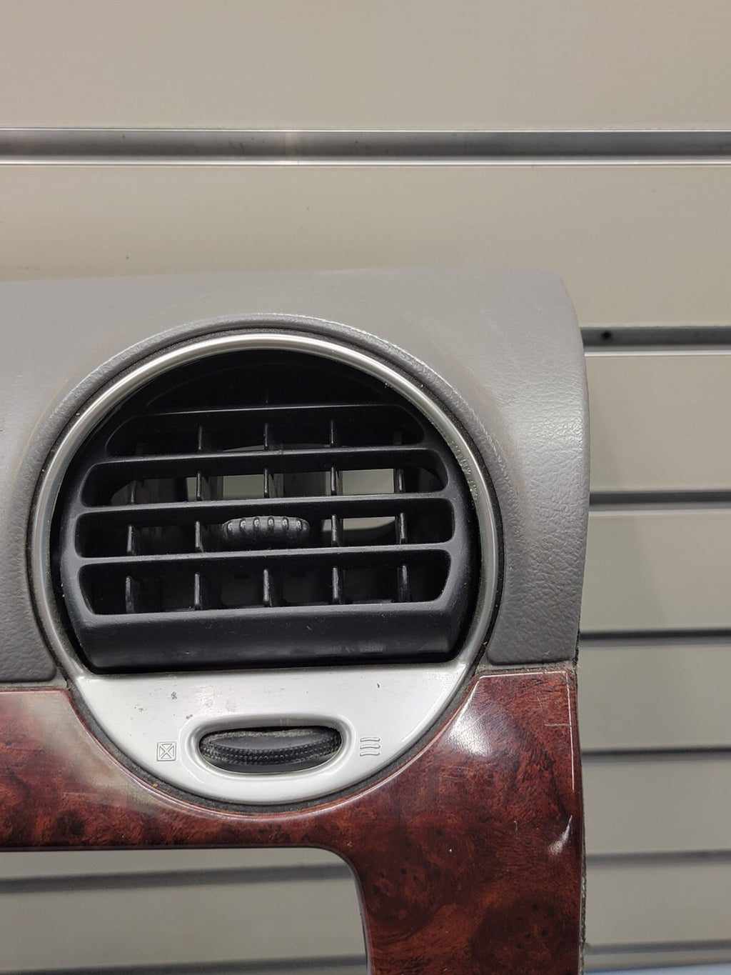🔥03-08 GMC ENVOY XL FRONT RADIO DASH VENT BEZEL CLIMATE CONTROL WOODGRAIN B45