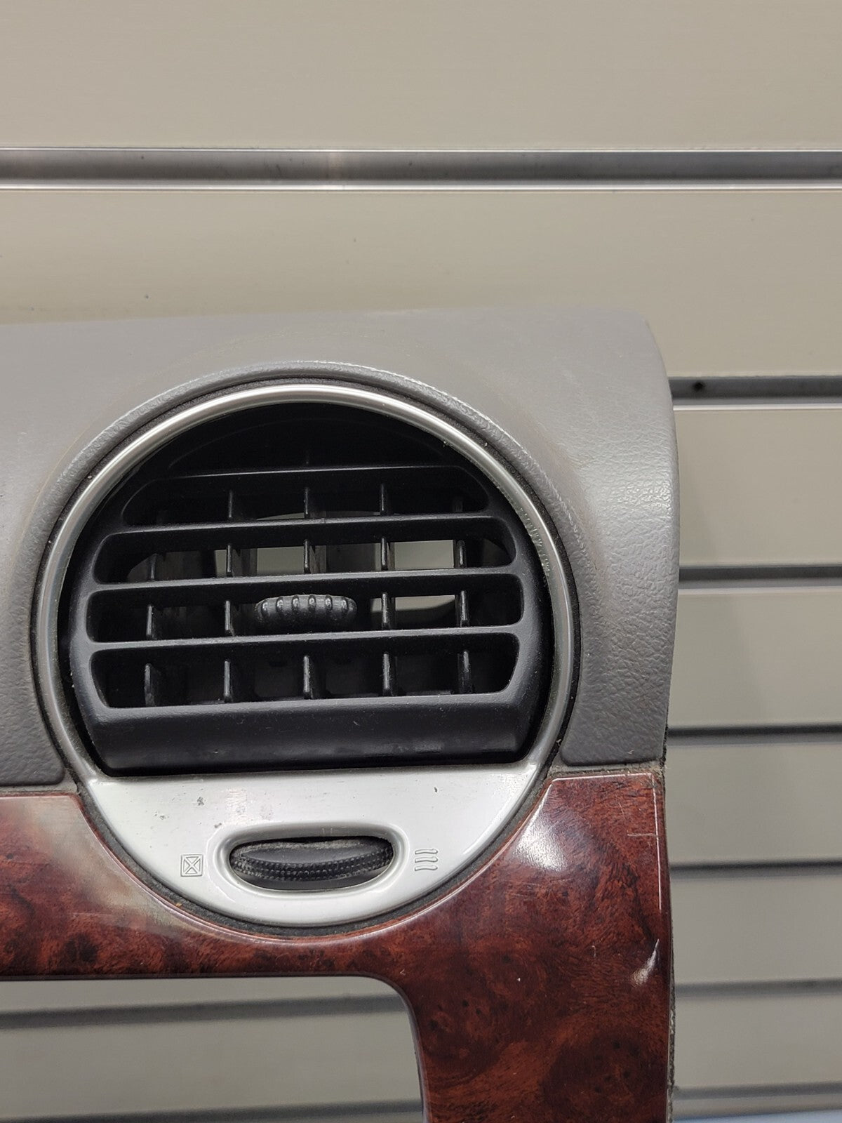 🔥03-08 GMC ENVOY XL FRONT RADIO DASH VENT BEZEL CLIMATE CONTROL WOODGRAIN B45