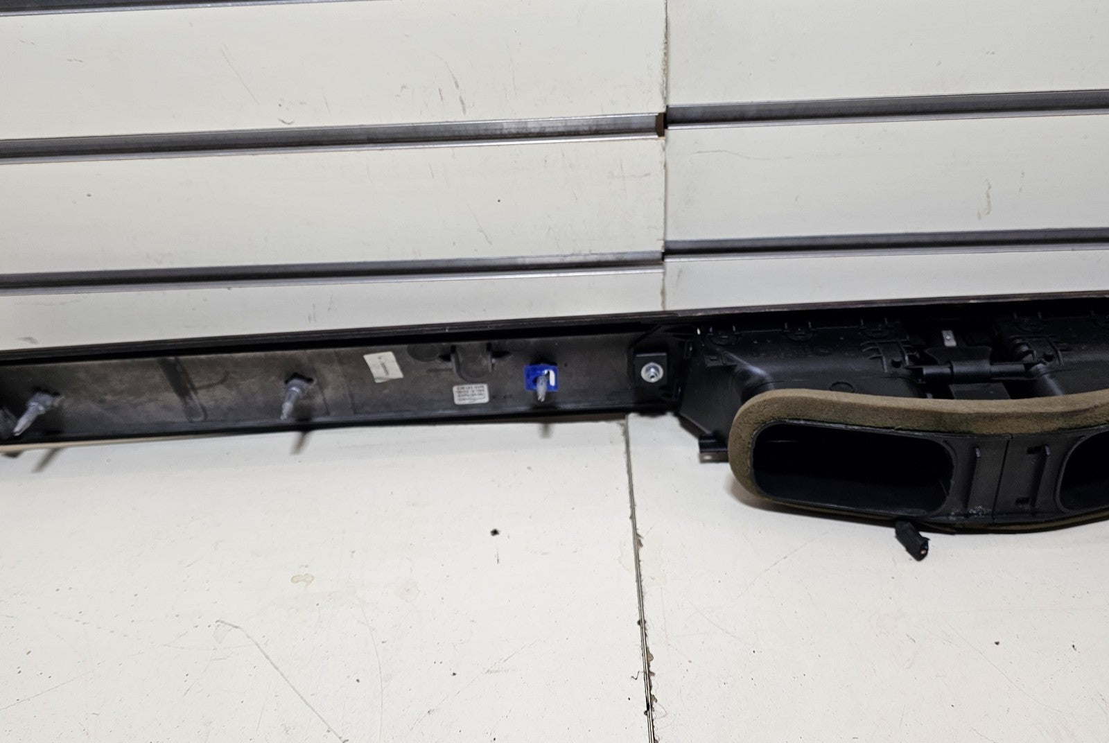 06-13 BMW E90 E92 FRONT RIGHT PASSENGER DASH TRIM PANEL VENT WALNUT WOODGRAIN
