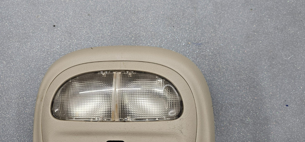 02-09 CHEVY TRAILBLAZER OVERHEAD CONSOLE DOME LIGHT MAP COMPARTMENT TAN