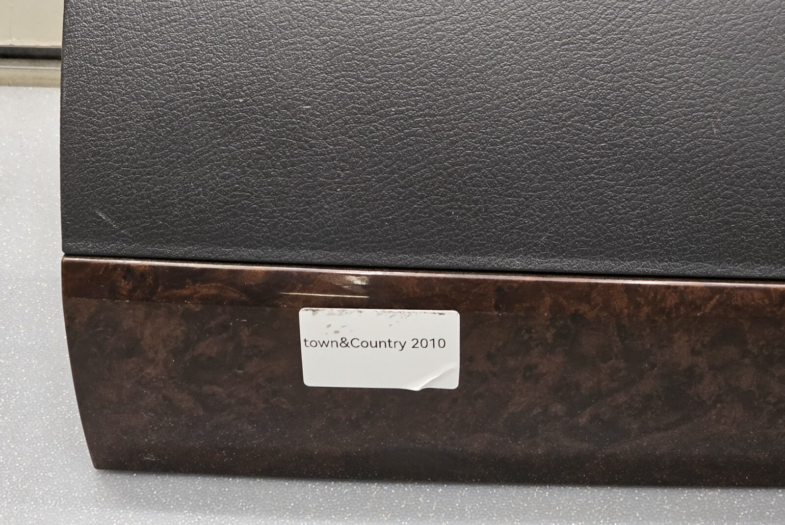 🔥08-10 Chrysler Town Country Upper Glove Box Dash Storage Door Lid Compartment