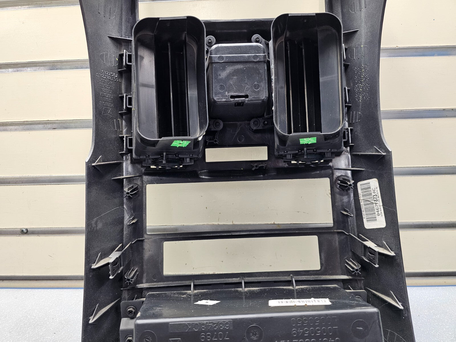 🔥08-10 DODGE CARAVAN DASH RADIO SURROUND BEZEL TRIM PANEL CLIMATE CONTROL BLACK