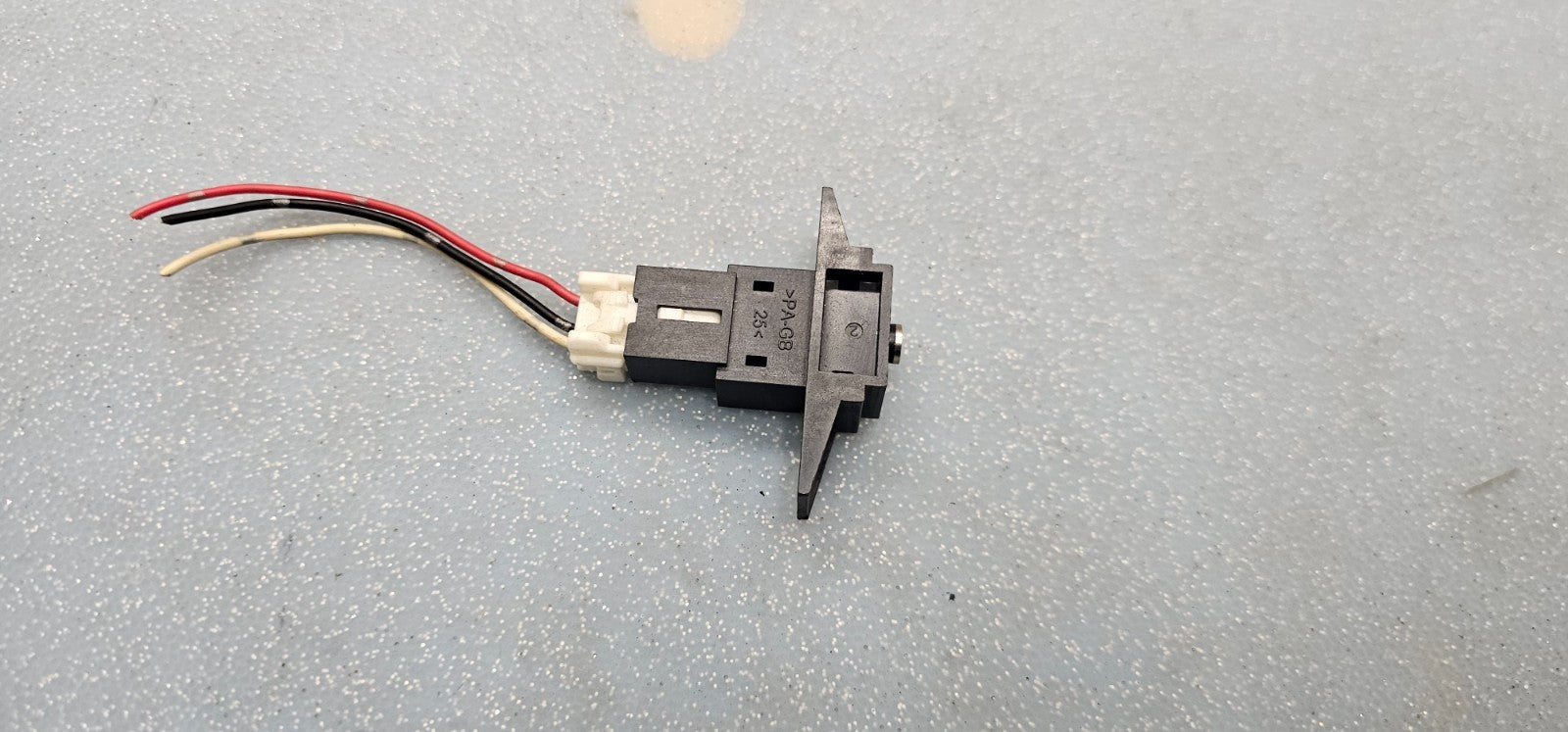 🔥04-13 Pathfinder Titan Armada Maxima Right Passenger Audio Aux Jack Sensor