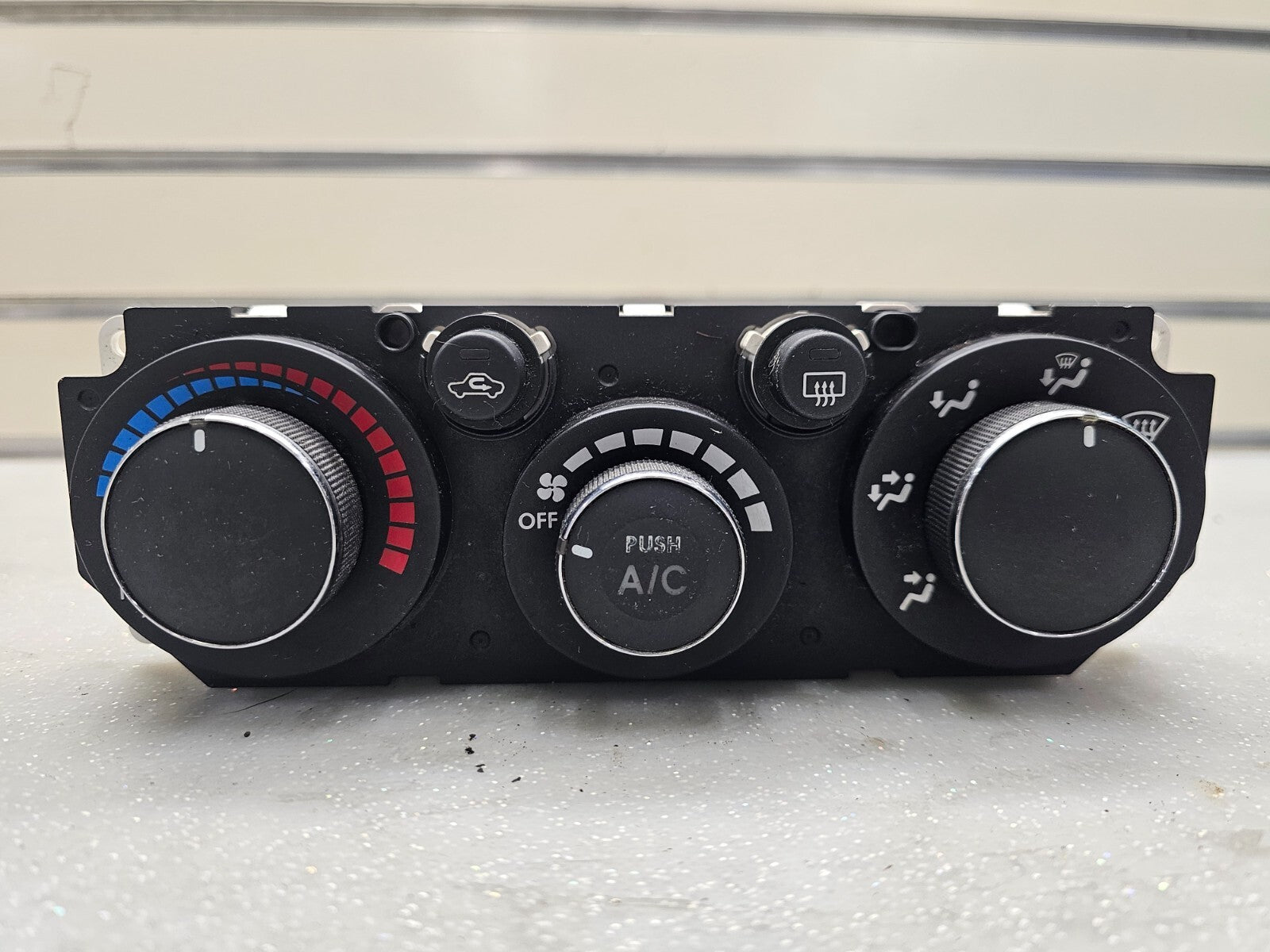 04-08 MITSUBISHI Galant Dash A/C Climate Heater Temperature Control Panel UNIT