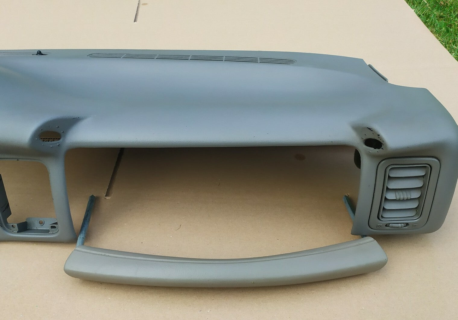 99-06 SILVERADO SIERRA TAHOE Upper Dash Cap Cover Top Pad Dashboard NEUTRAL DP1