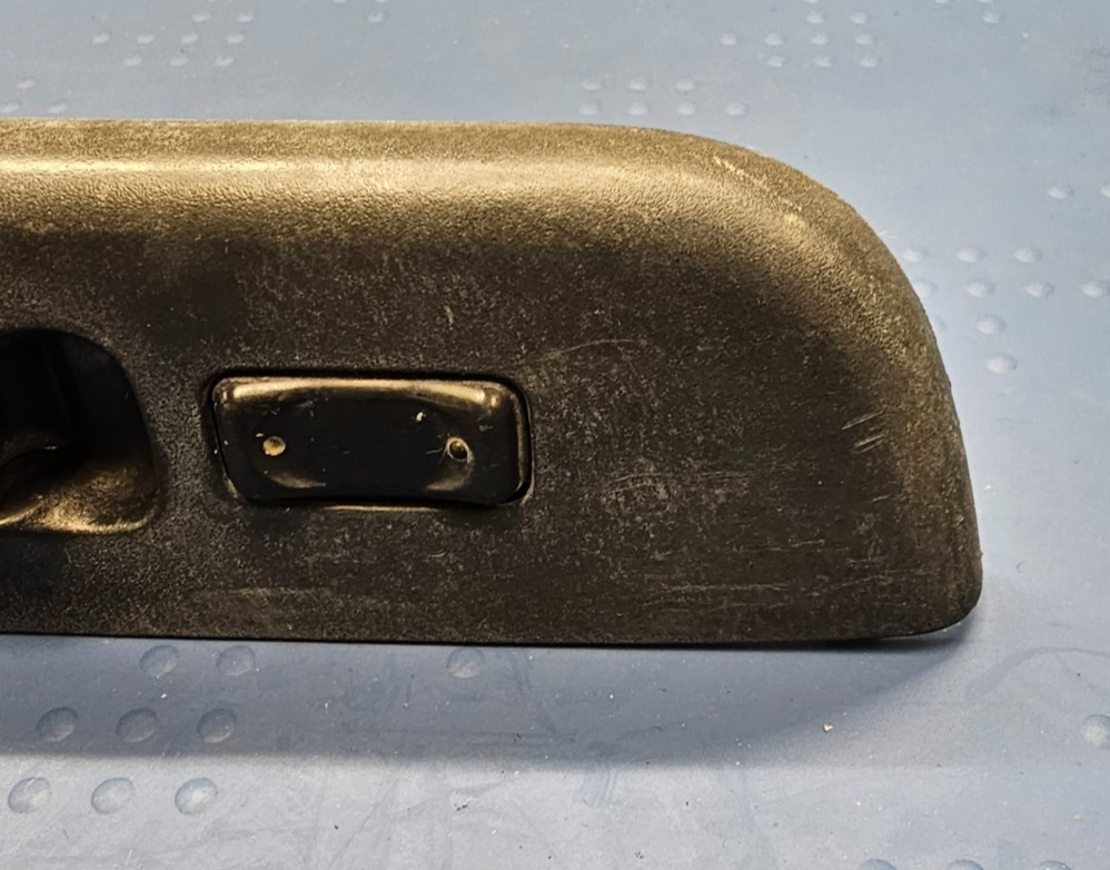 01-04 Isuzu Rodeo FRONT Right Passenger Power Window Lock Switch Assembly Black