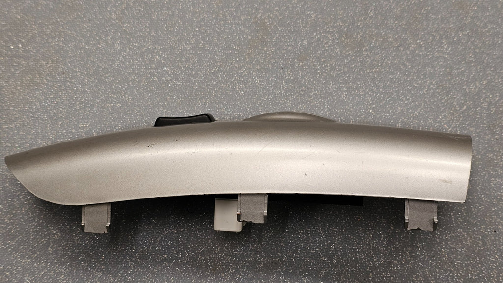 🔥05-10 Kia Sportage Front Right Passenger Window Control Switch Bezel Silver