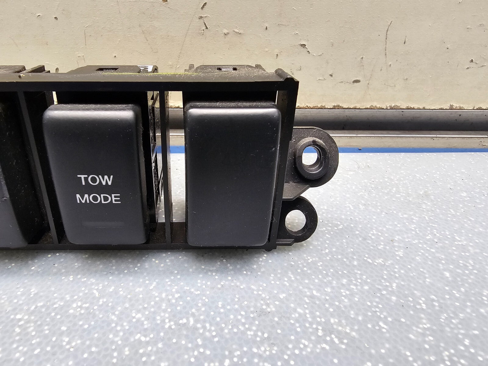 🔥04-11 NISSAN TITAN ARMADA DASH TOW MODE POWER SWITCH BUTTON ASSEMBLY BLACK OEM