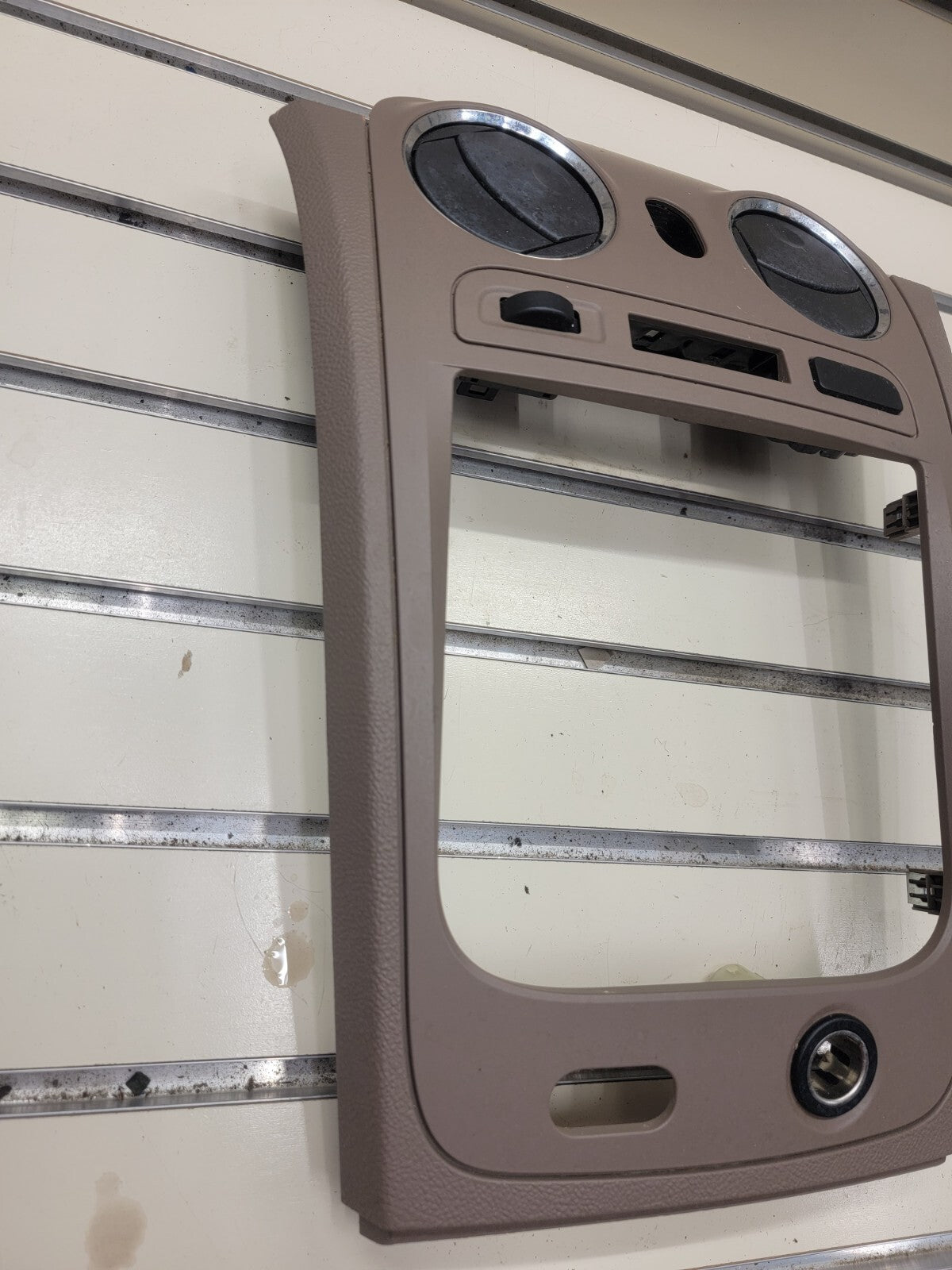 🔥2006-2011 Chevrolet HHR Center Dash Radio Trim w Vents and Switches OEM tan