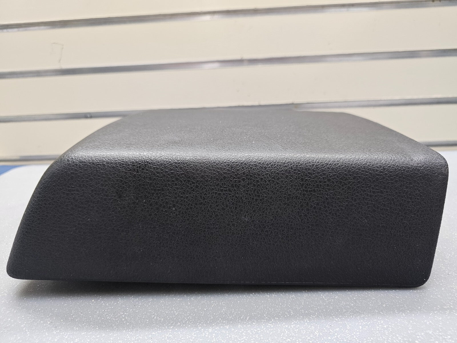 04-08 FORD F150 LARIAT FLOOR CENTER CONSOLE COLUMN SHIFT ARM REST LID TOP BLACK