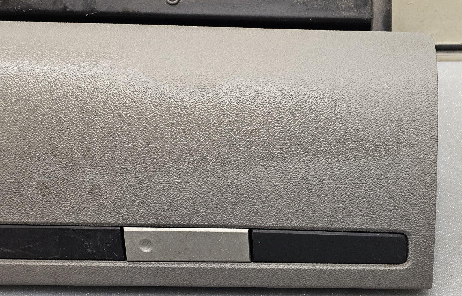 🔥07-13 Silverado SIERRA Dash UPPER GLOVE BOX Storage Compartment Door Tan OEM