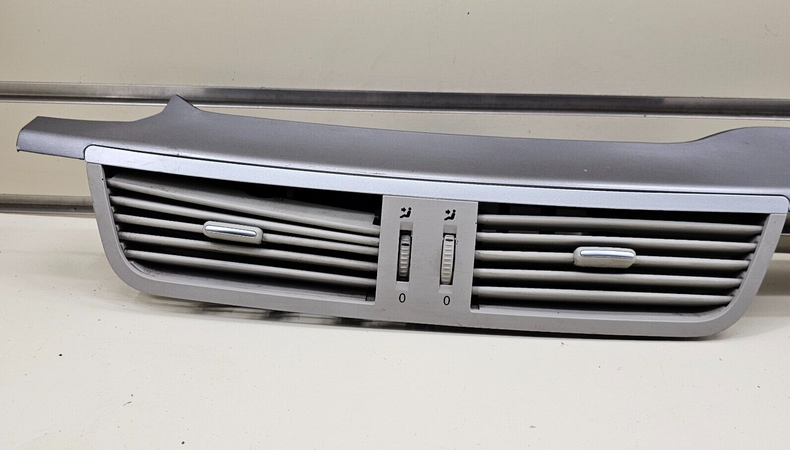 🔥09-14 Volkswagen Routan Dash Front Center Trim Bezel Panel Air Vent Silver OEM