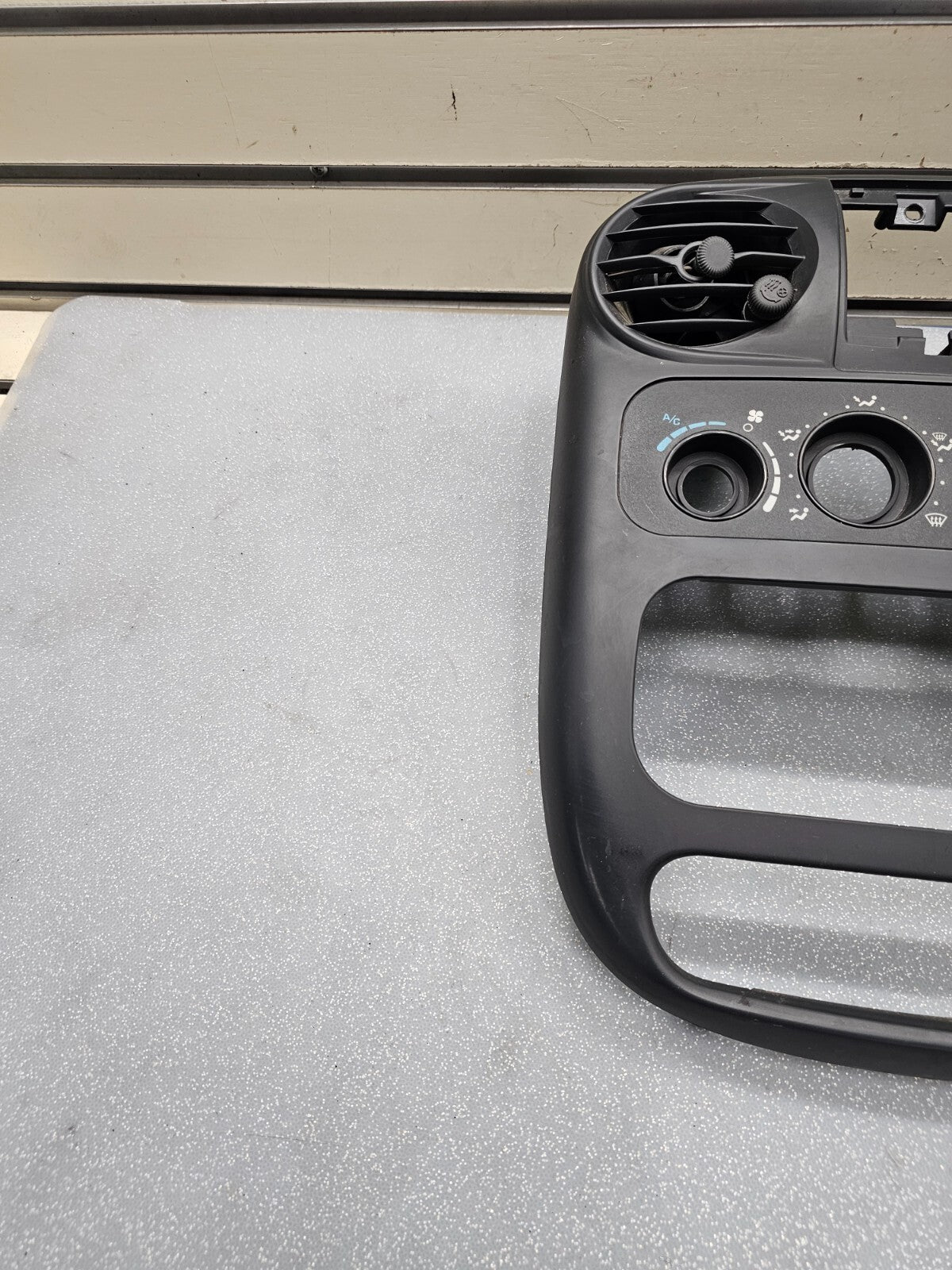 🔥01-05 Chrysler PT CRUISER Dash Radio Bezel Climate Trim Panel BLACK B17
