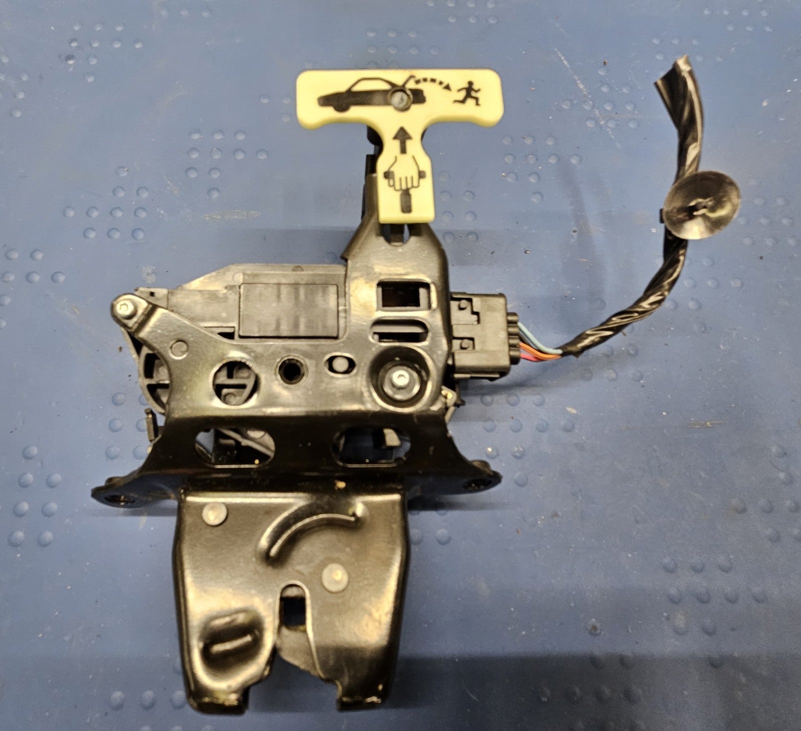 04-08 PONTIAC GRAND PRIX REAR TRUNK LID LATCH POWER LOCK ACTUATOR RELEASE OEM