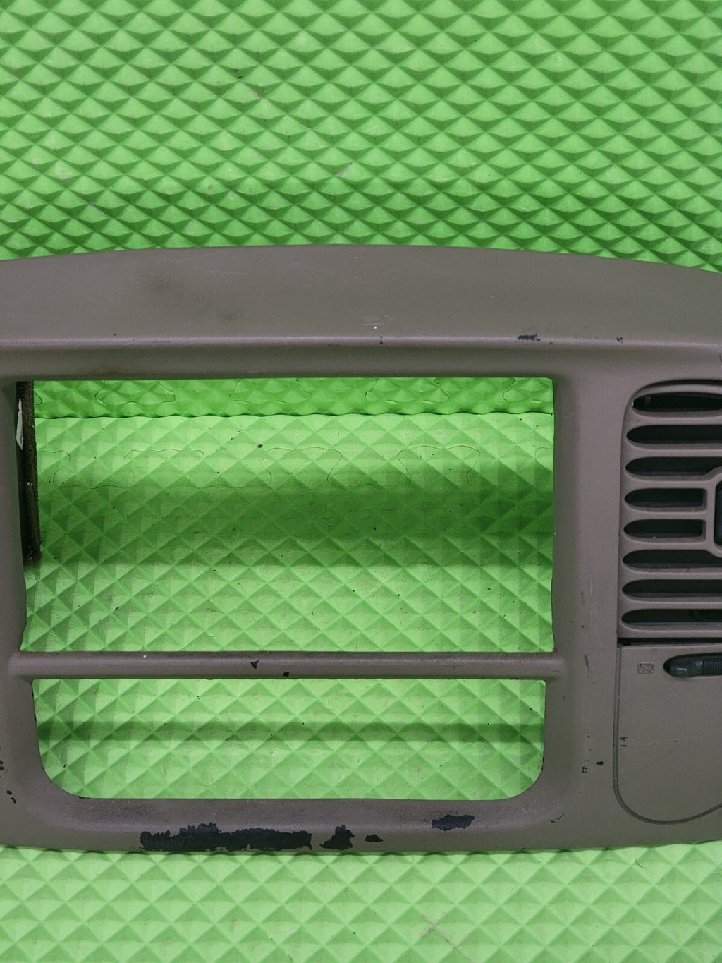 🔥97-03 Ford F150 Center Dash Radio Climate BEZEL Trim Panel Line Light Tan B1