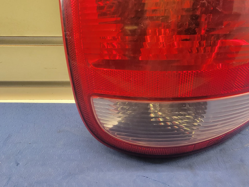 04-07 chrysler Town Country Dodge Grand Caravan left driver Taillight Assembly