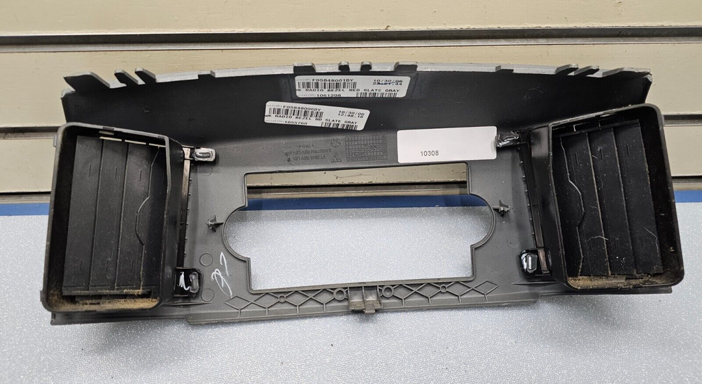 🔥05-07 Grand Cherokee Center Dash AM FM RADIO STEREO TRIM BEZEL PANEL GRAY B30