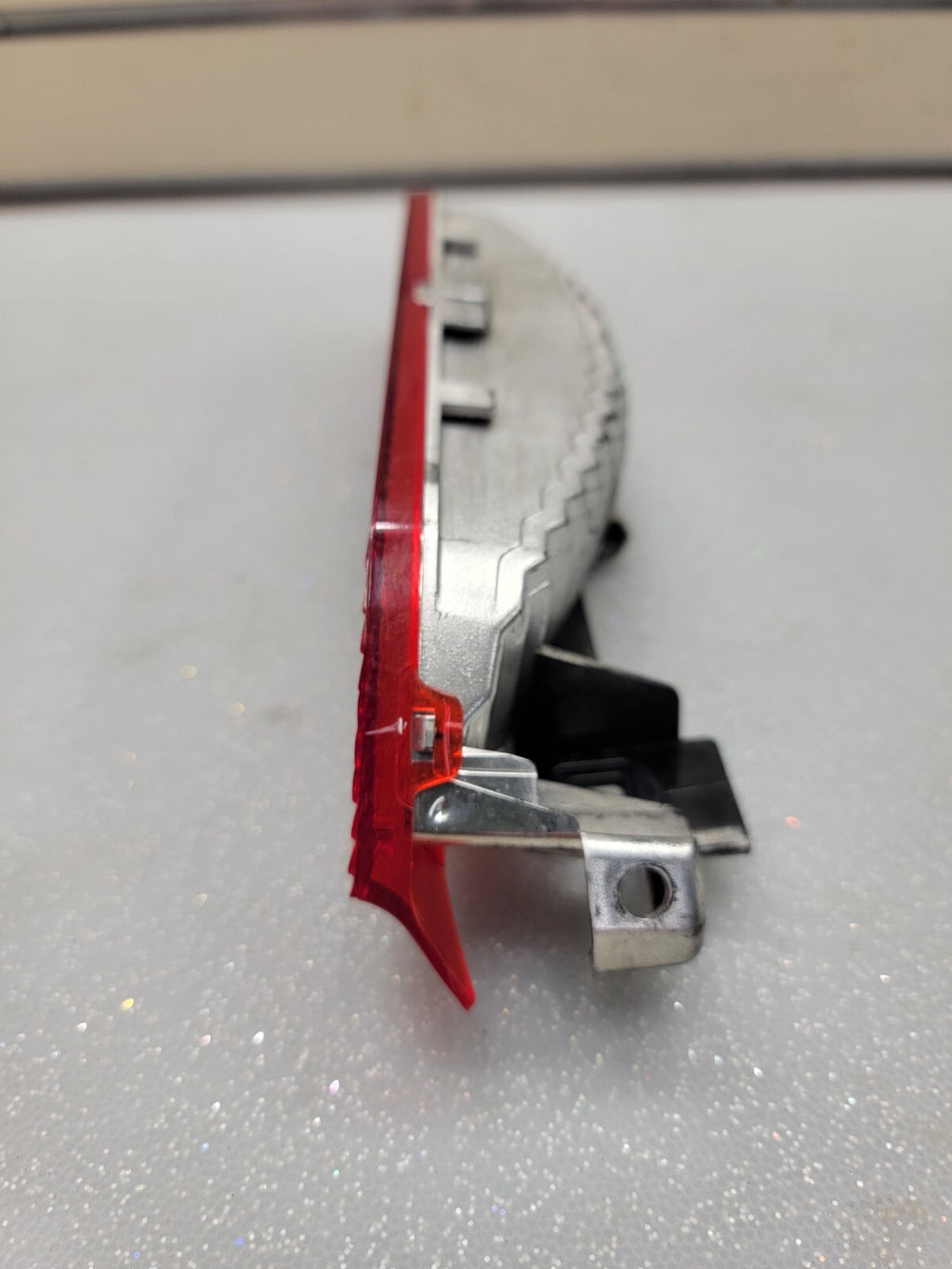 03-08 VIBE MATRIX OEM CENTER 3RD THIRD HIGH MOUNT BRAKE LIGHT LAMP/VM