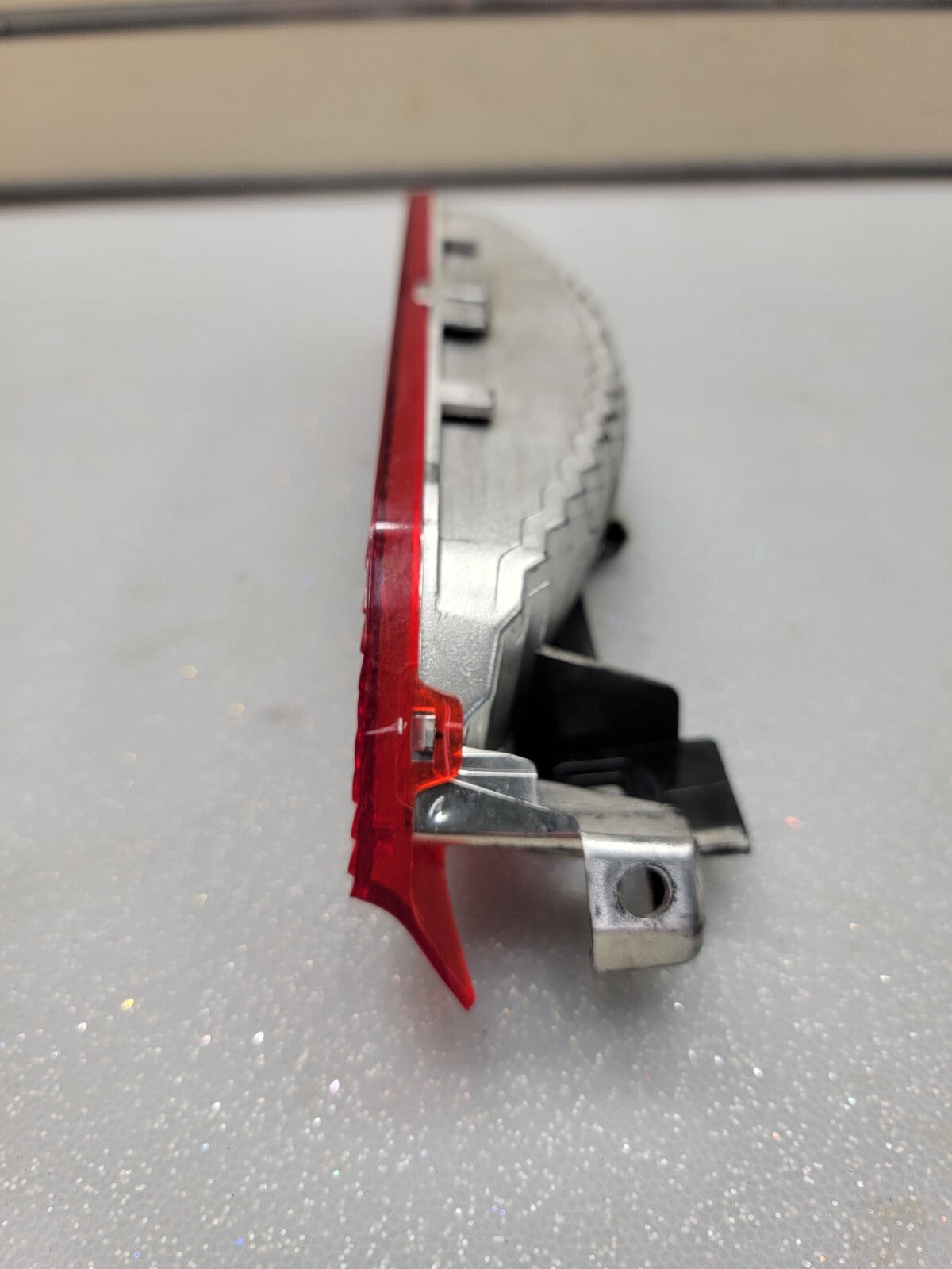 03-08 VIBE MATRIX OEM CENTER 3RD THIRD HIGH MOUNT BRAKE LIGHT LAMP/VM
