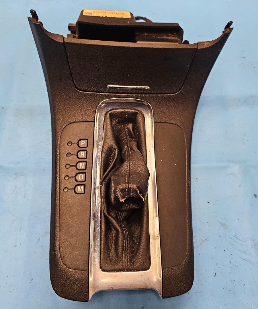 🔥08-12 MALIBU AUTOMATIC TRANSMISSION FLOOR GEAR LEVER SHIFTER TRIM BEZEL Black