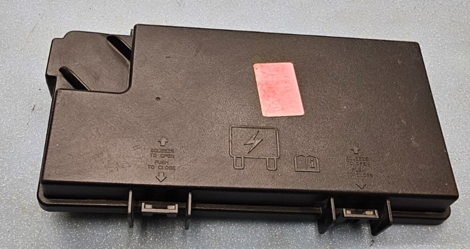 🔥11-14 Ram C/V Grand Caravan Fuse Relay Box Battery Cover Lid Junction Power 