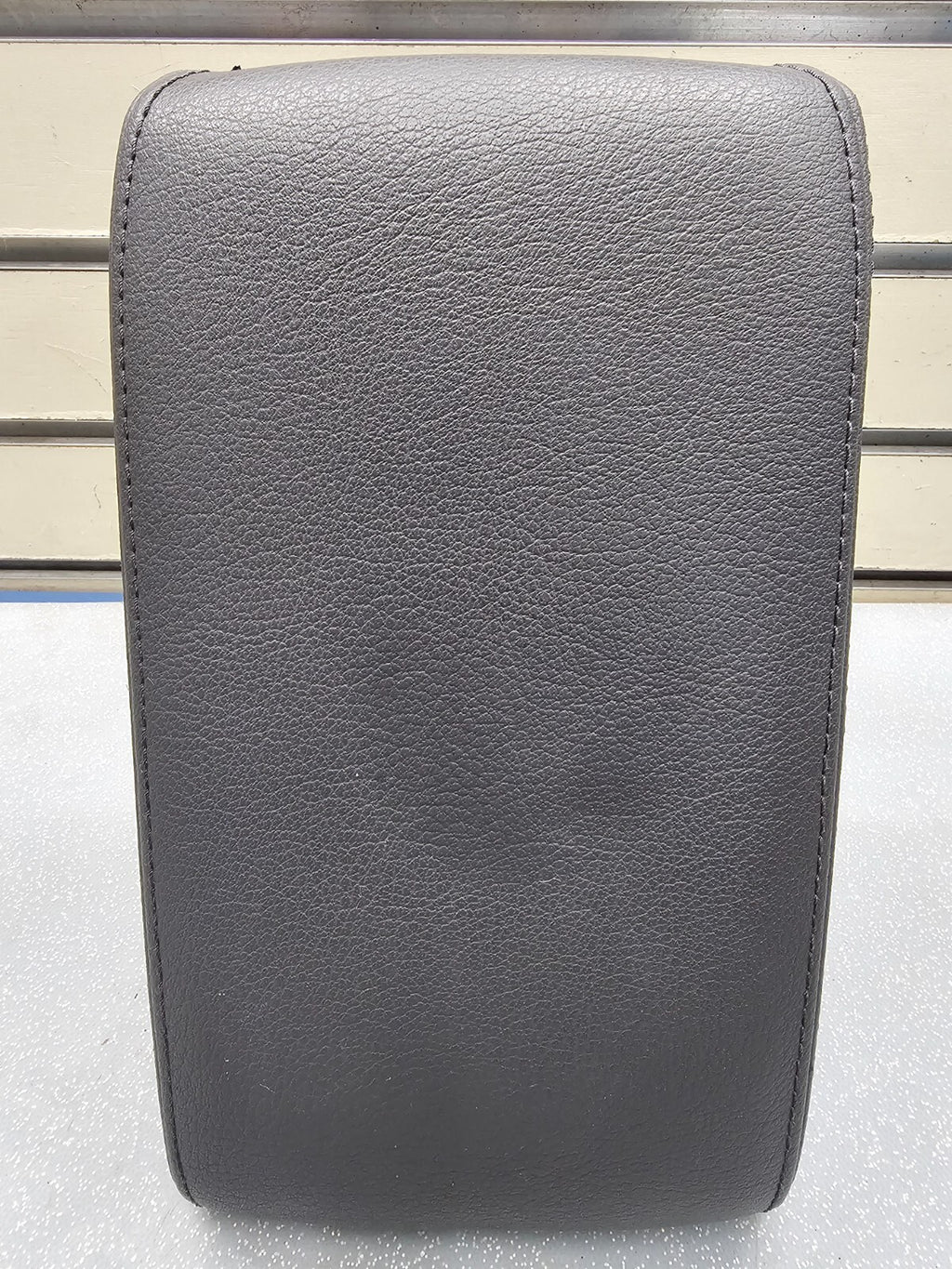01-05 Volkswagen Passat Front Center Console Cover Lid Armrest Top Pad Black OEM