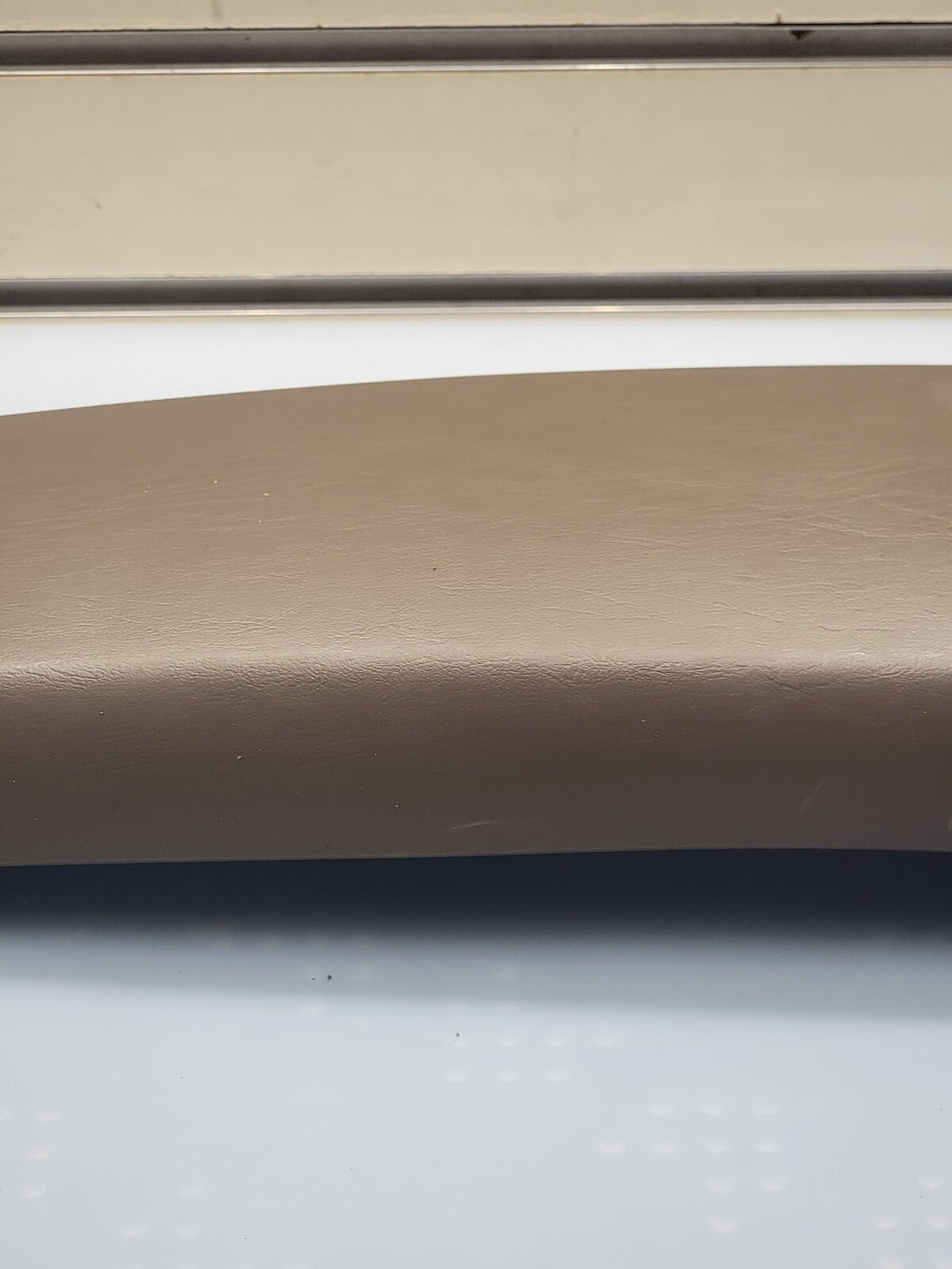 🔥04-07 Chevrolet Malibu Center Console Arm Rest Lid Door Cover OEM Pad TAN