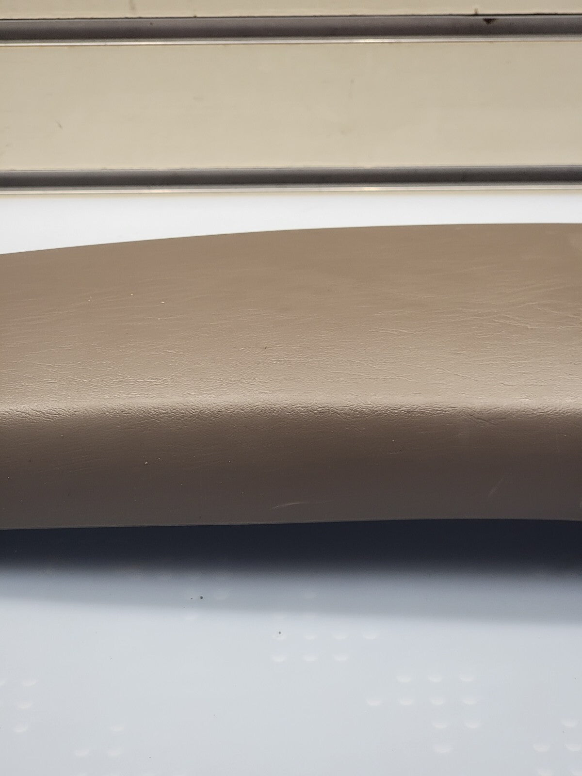 🔥04-07 Chevrolet Malibu Center Console Arm Rest Lid Door Cover OEM Pad TAN