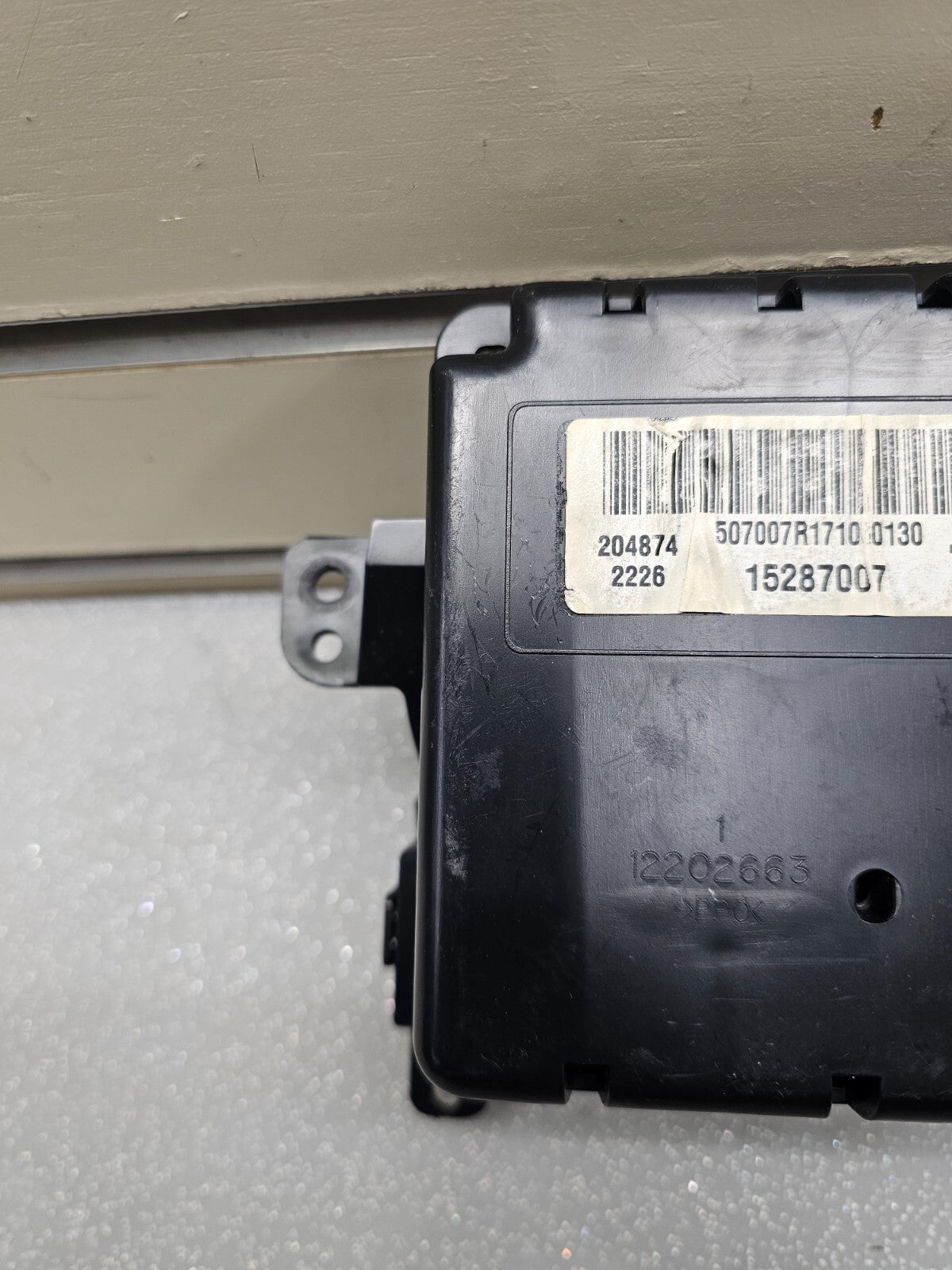 04-08PONTIAC GRAND PRIX3 Button Info Display Screen Center Dash BezelSwitch SW54