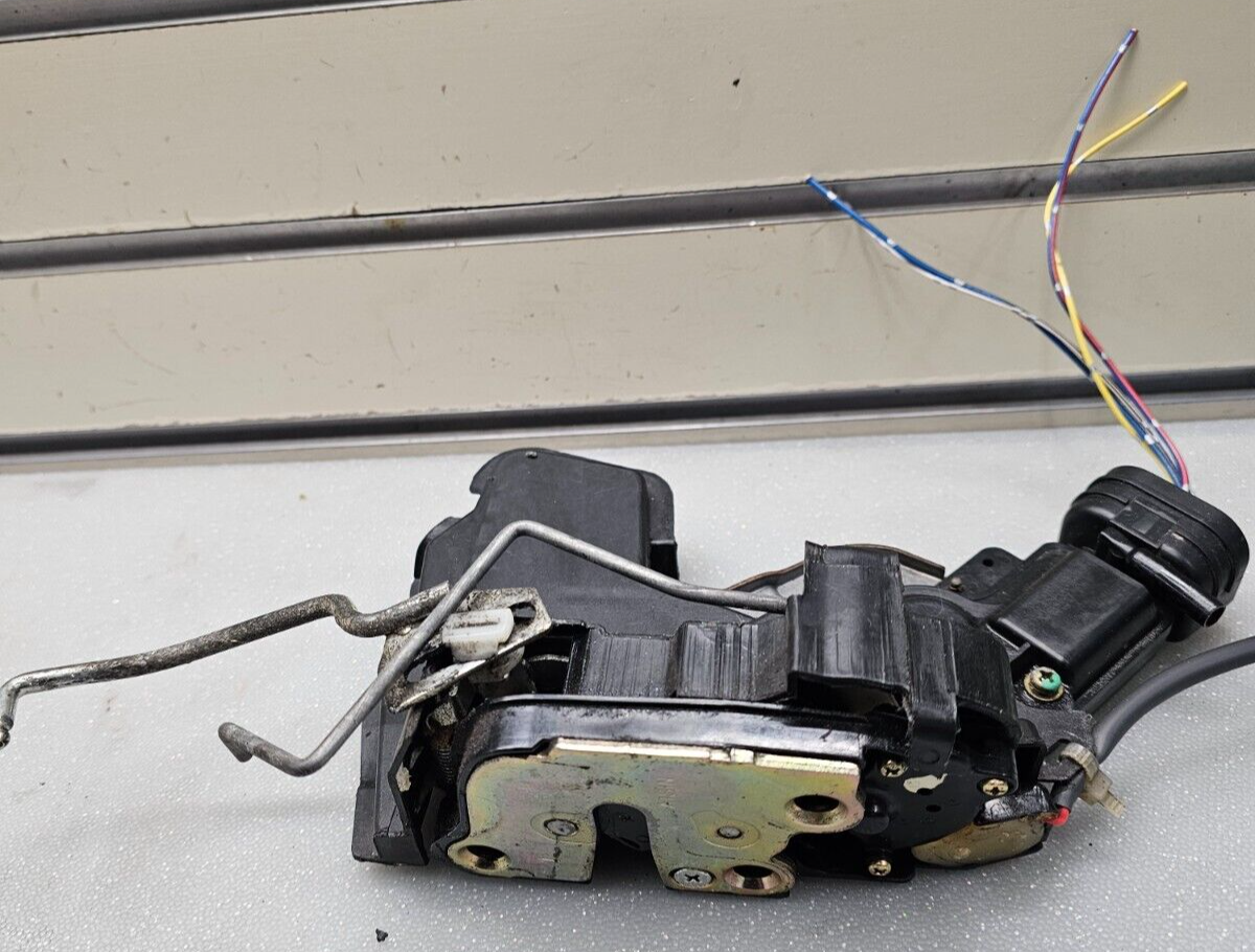 🔥97-01 Toyota Camry 4DR Front Passenger Power Door Lock Actuator Latch Assembly