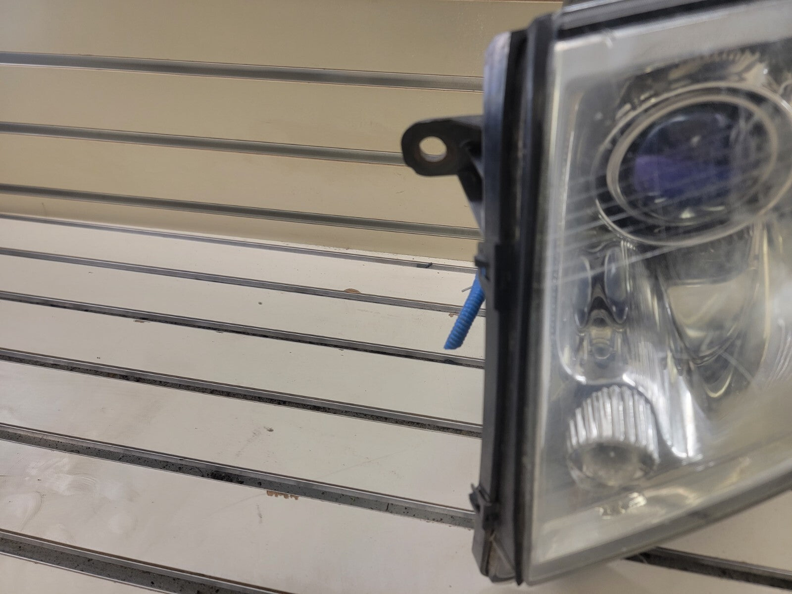 🔥 2005-2011 Cadillac STS Headlight headlamp passenger side right