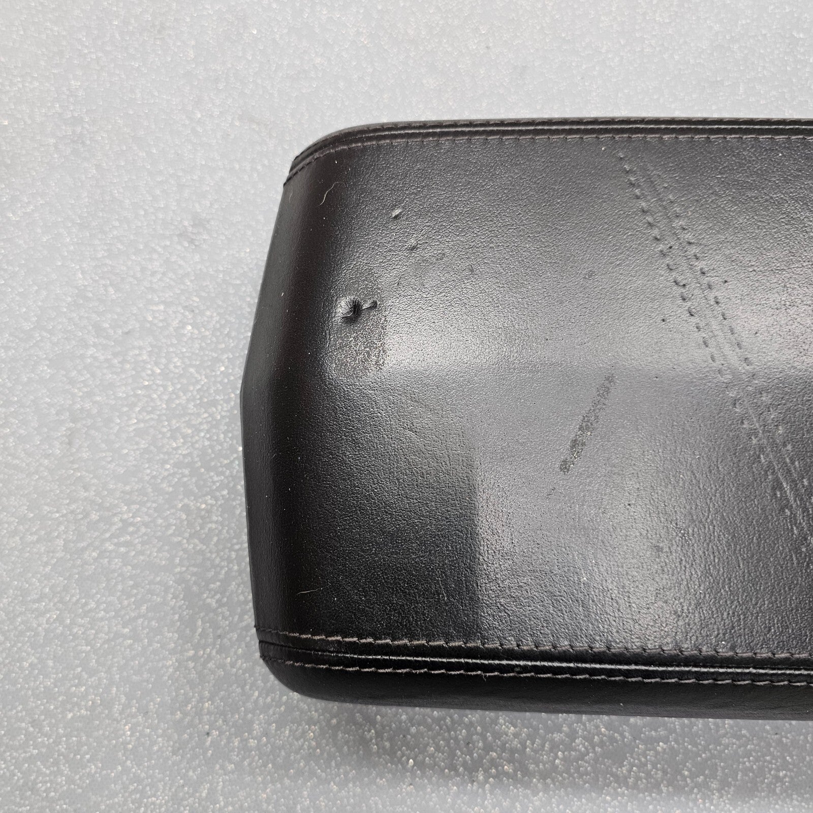 🔥08-13 Cadillac CTS Center Console Lid Armrest Leather Top Pad Assembly Black