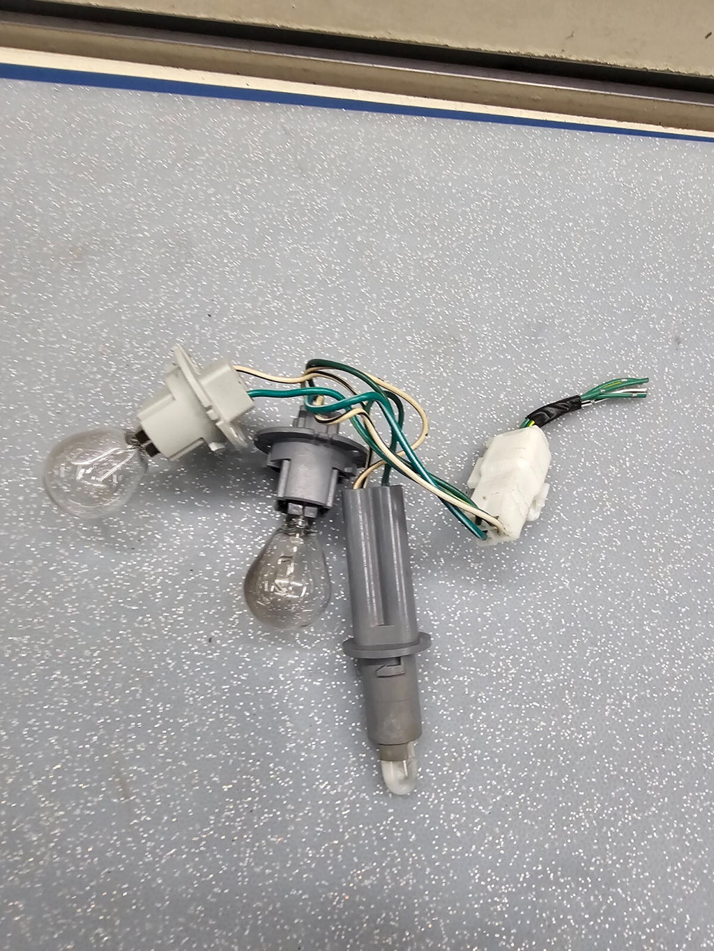 98-02 Toyota Corolla Tail Light Lamp Wiring Harness LH or RH/TC