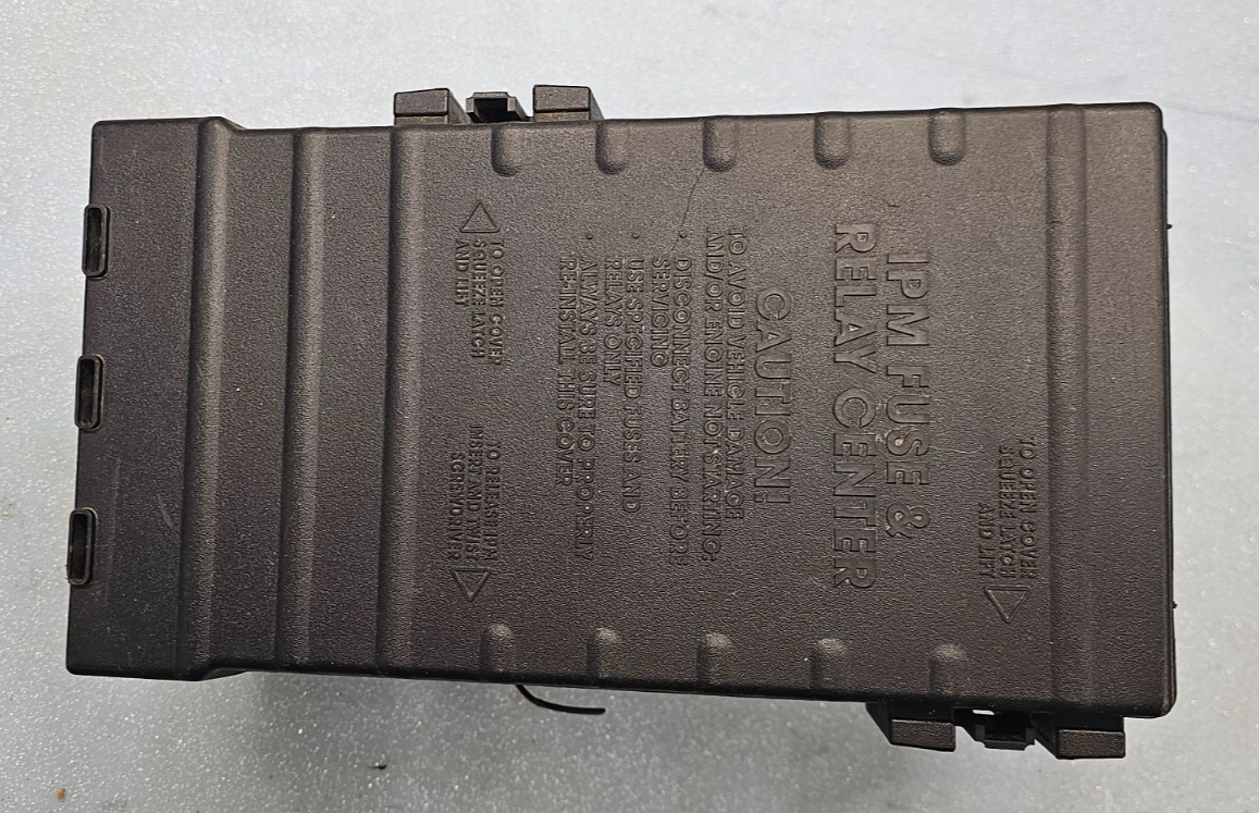 🔥06-07 Grand Caravan Town Country Fuse Box Relay Control Module TPIM Junction