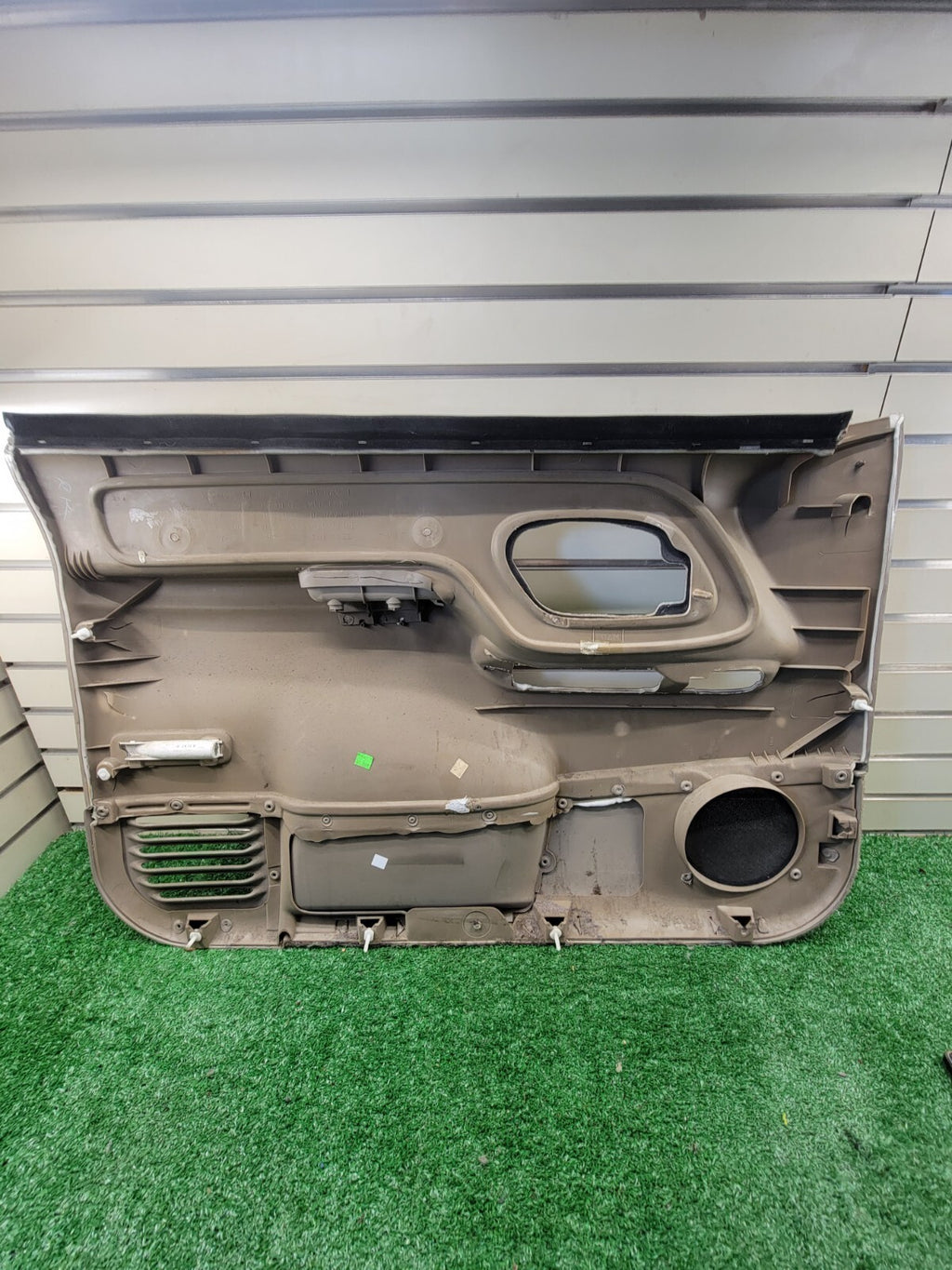 🔥95-99 Chevy GMC Silverado C/K Door Panel Front Right Passenger Tan D2