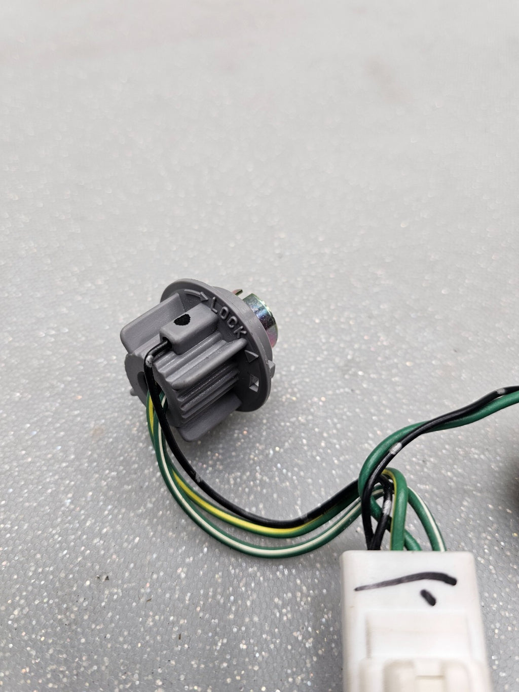 00-03 Nissan Sentra Rear Tail Light Break Light wire Wiring Harness Bulb Socket