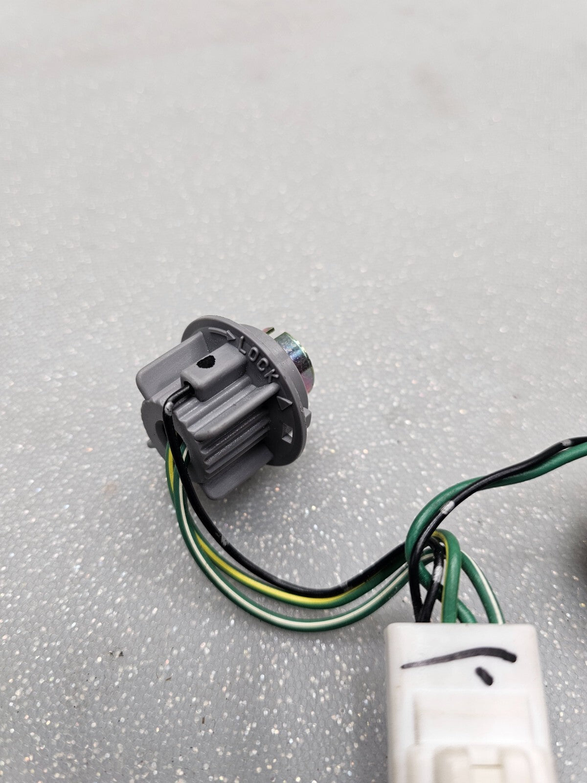 00-03 Nissan Sentra Rear Tail Light Break Light wire Wiring Harness Bulb Socket